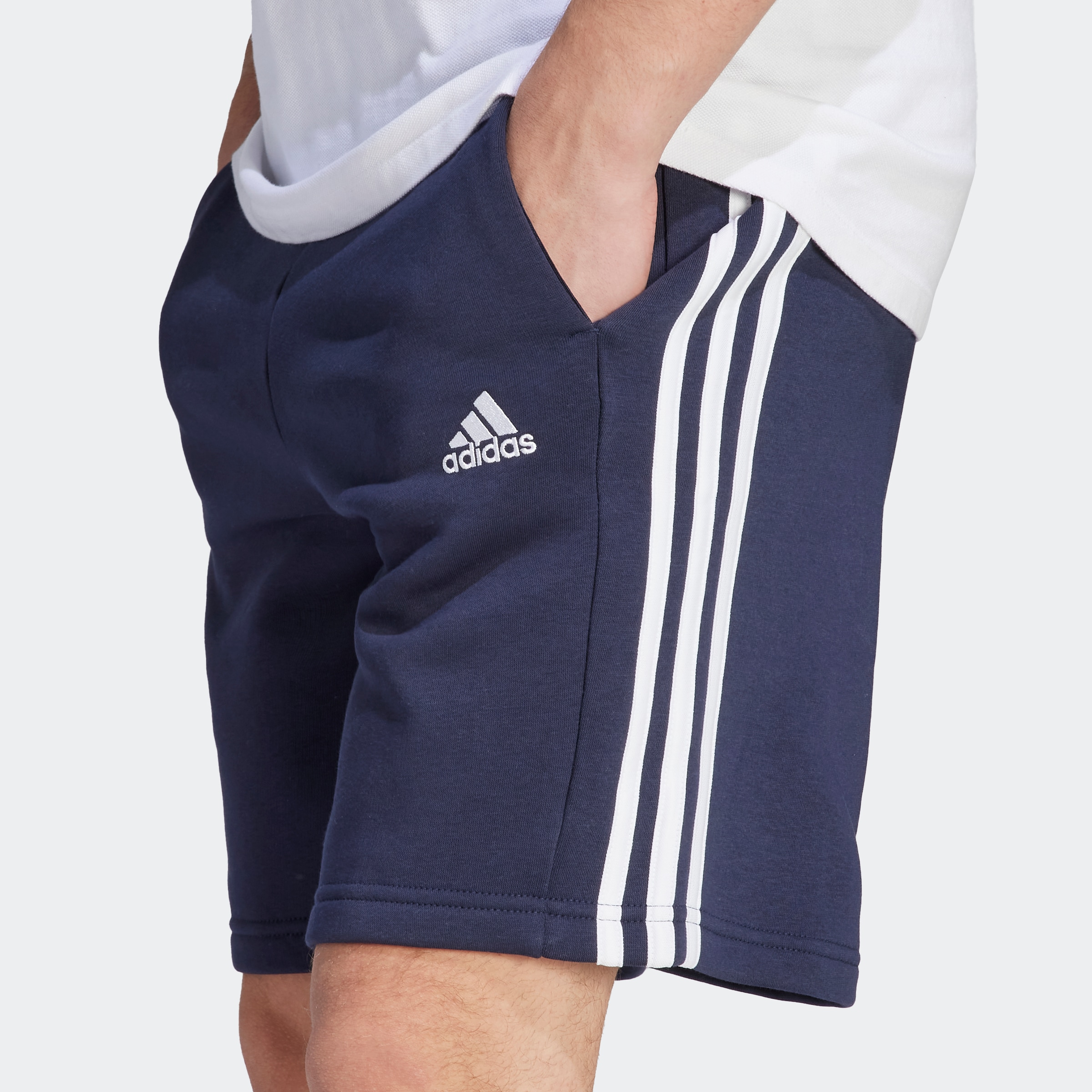 ♕ adidas Sportswear Shorts »ESSENTIALS auf 3-STREIFEN«, (1 versandkostenfrei tlg.)