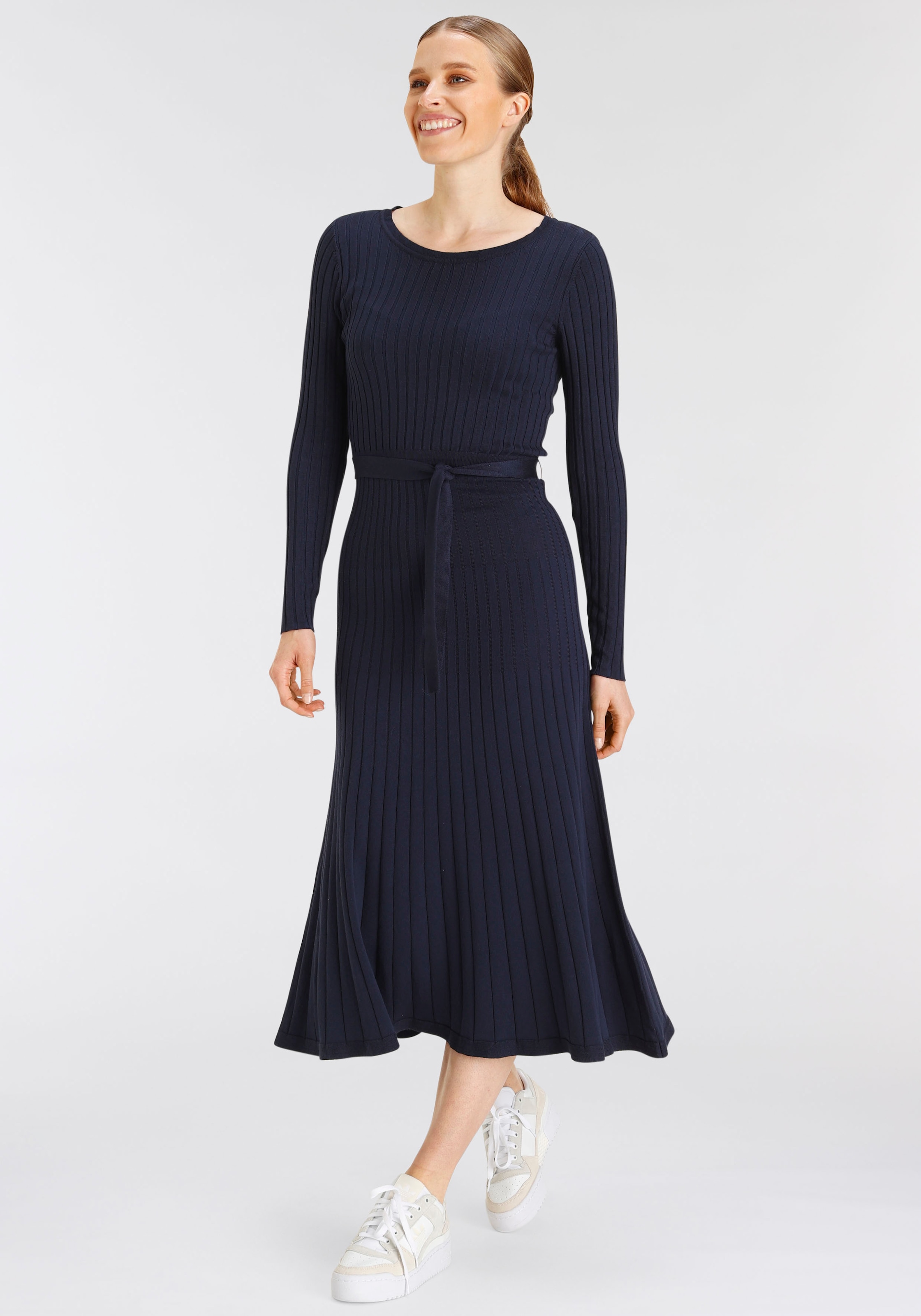 DELMAO Strickkleid, mit passendem Gürtel