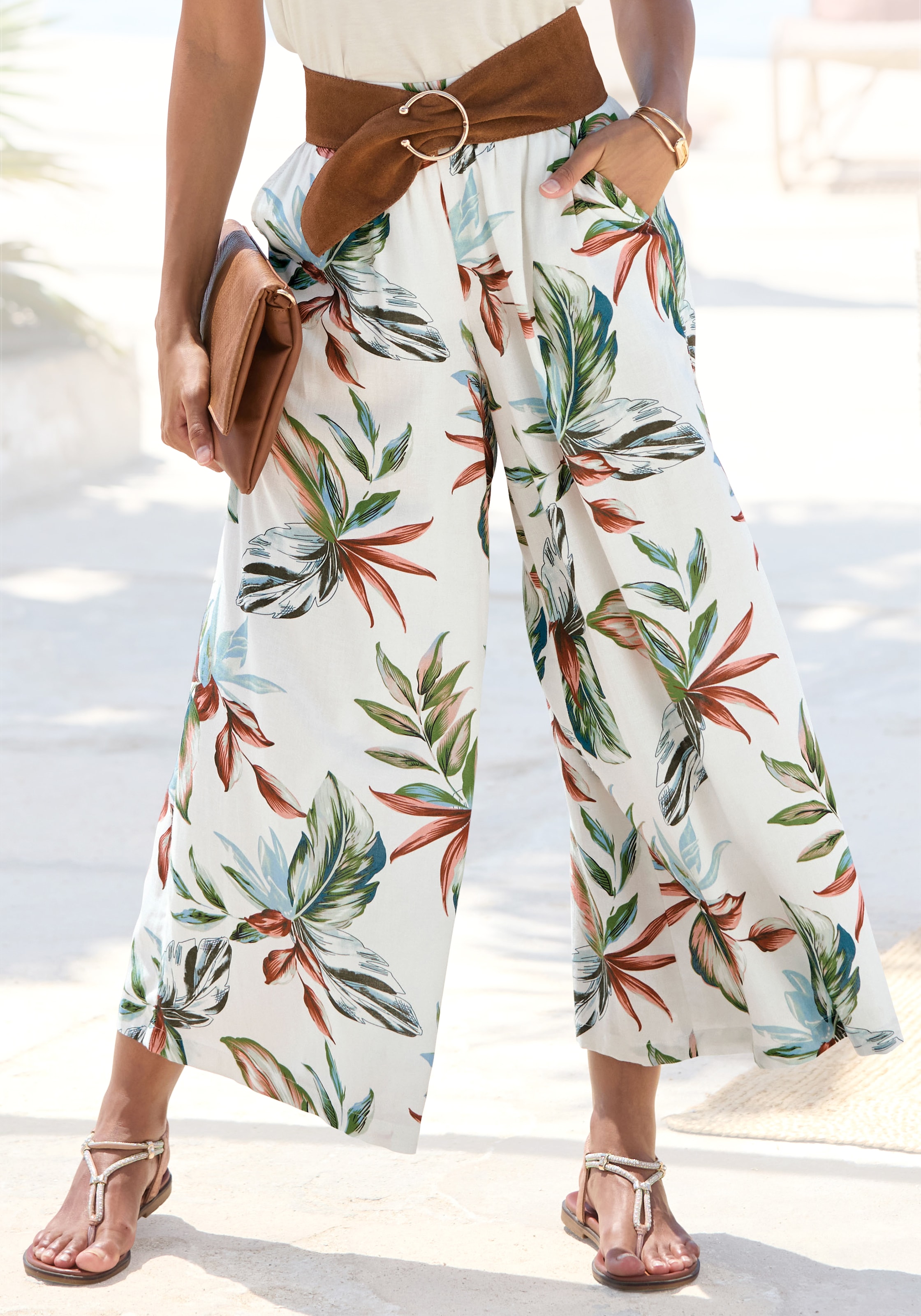 Image of LASCANA Culotte "mit Leinen-Anteil und weitem Bein" Leinenhose, leichte Sommerhose in 7/8-Länge, Culotte, Alloverprint