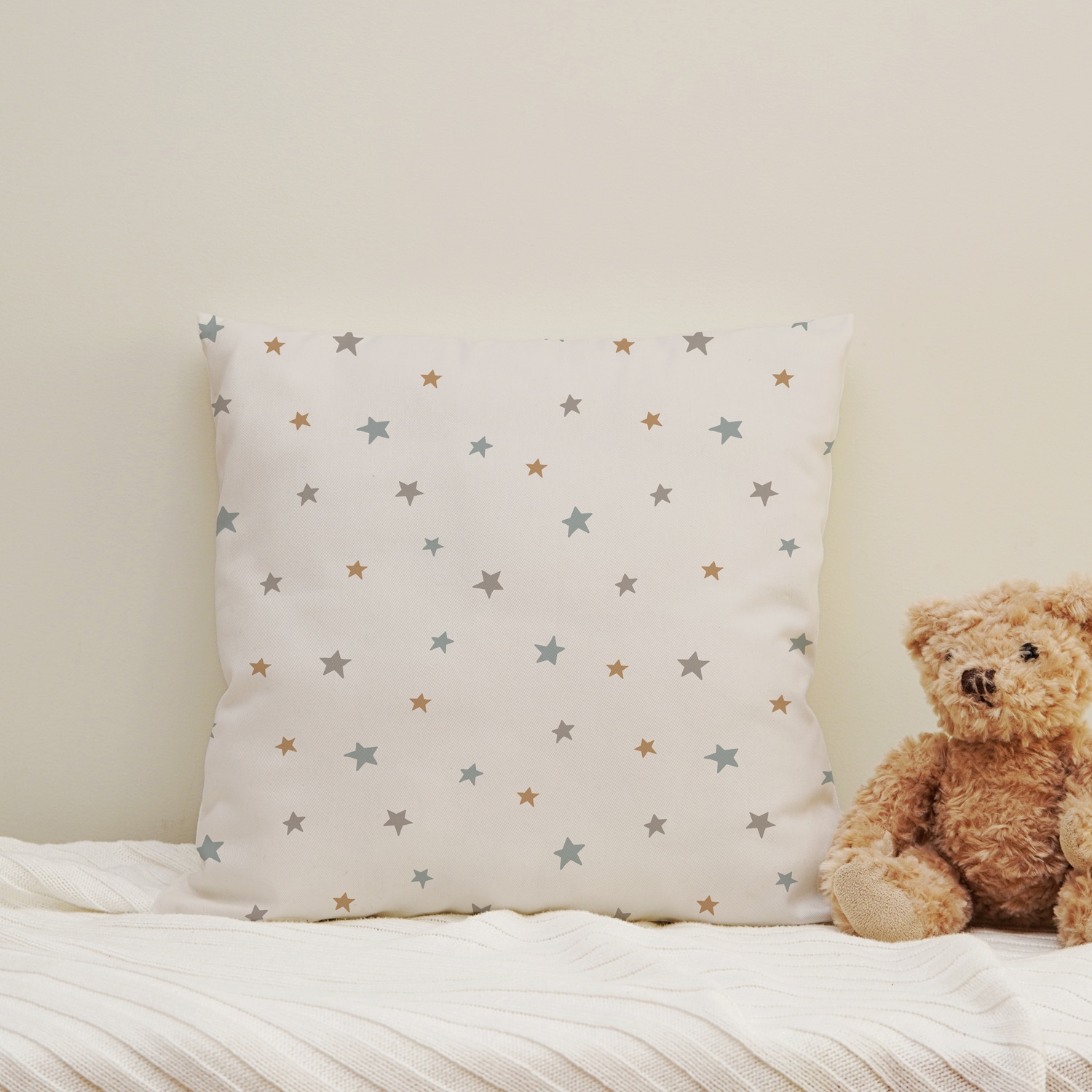 Image of queence Dekokissen "Bunte Sterne" Kissenhülle mit HD Premium Druck, geruchsneutral, 40x40cm