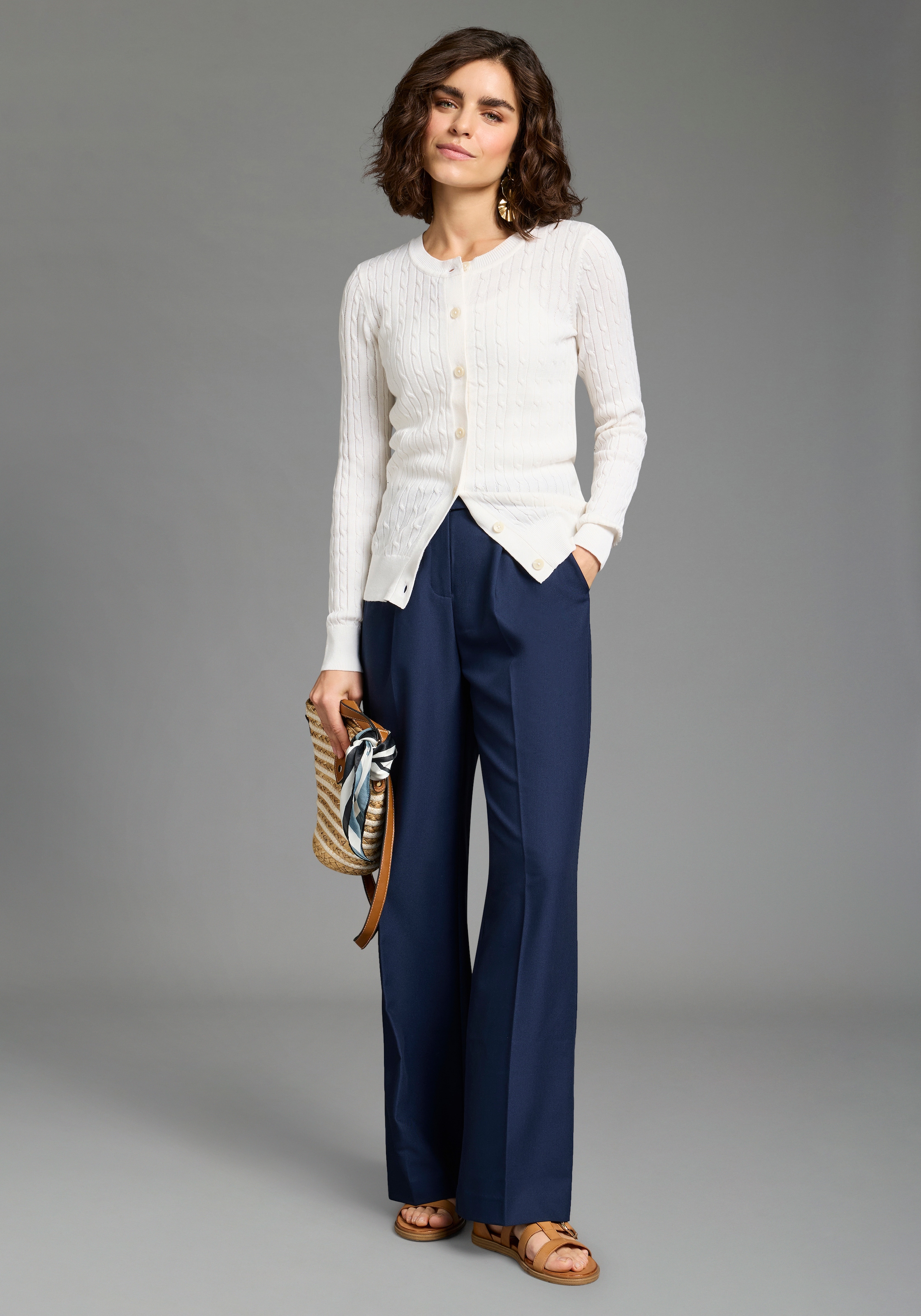 Laura Scott Veste en tricot mit Zopfstrickmuster und Knopfleiste