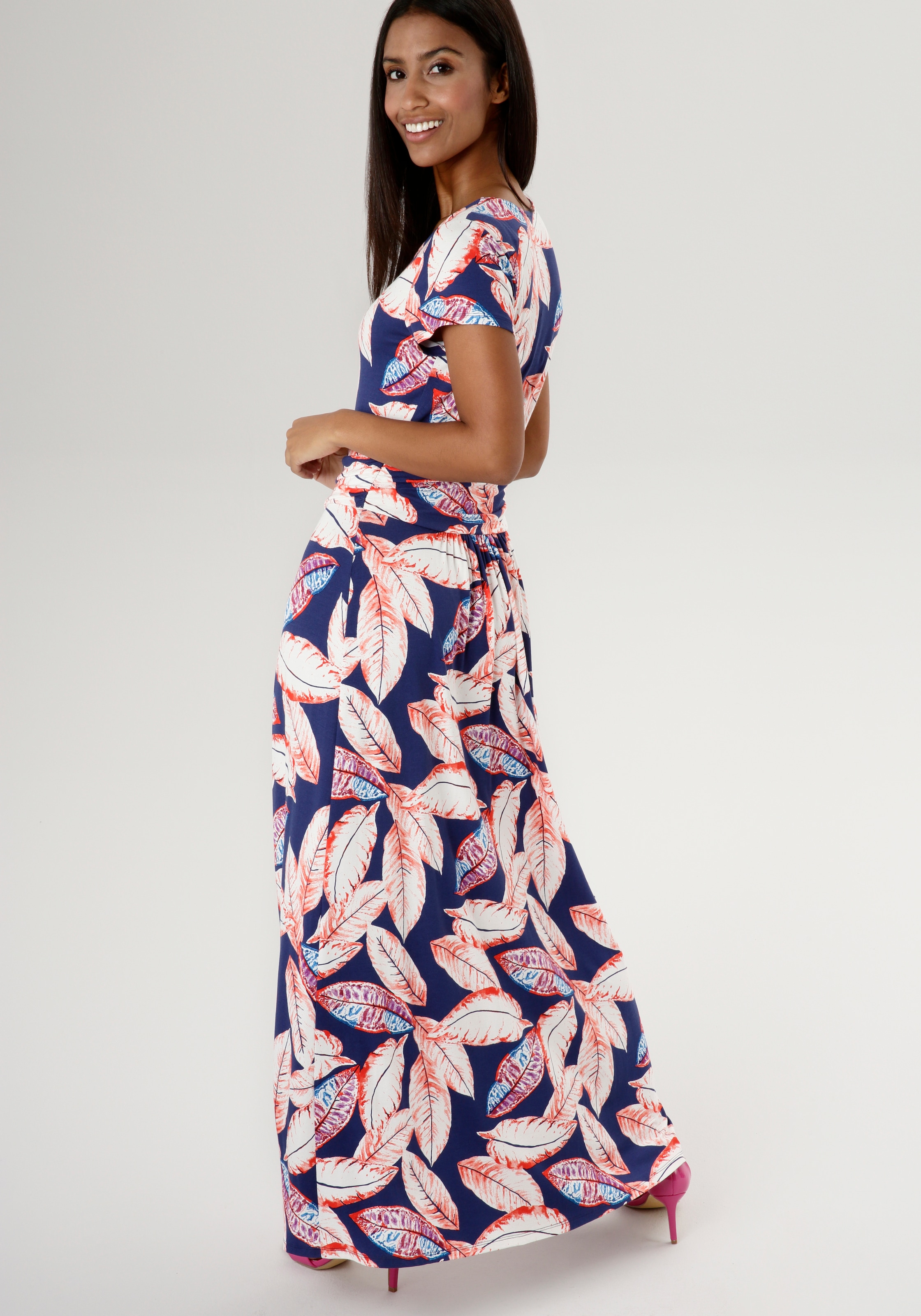 Aniston SELECTED Sommerkleid, mit grossem Blätterdruck und geraffter Taille - NEUE KOLLEKTION