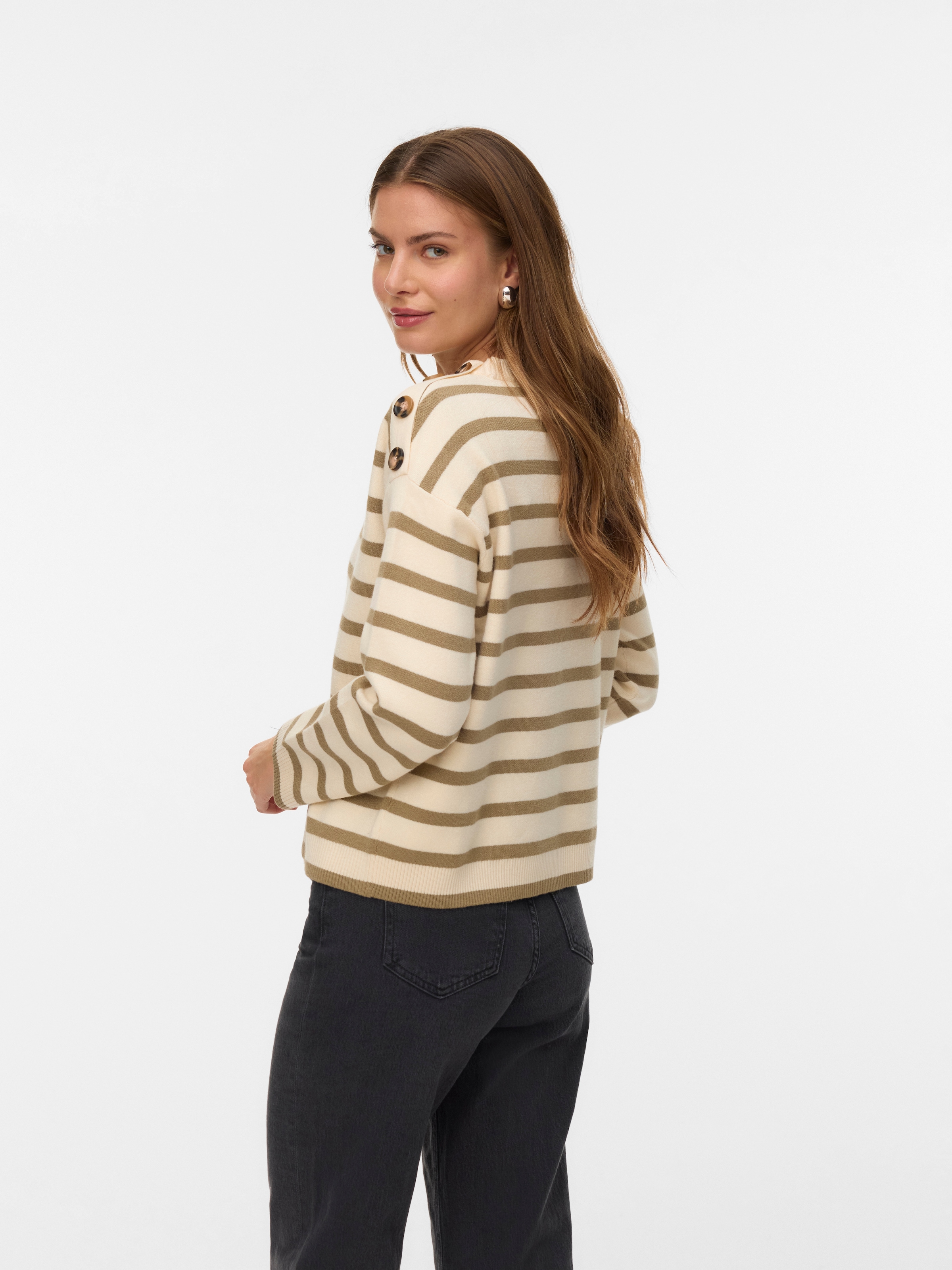 Vero Moda Rundhalspullover »VMSABA LS O-NECK BUTTON PULLOVER GA NOOS« mit Zierknöpfen auf der linken Schulter