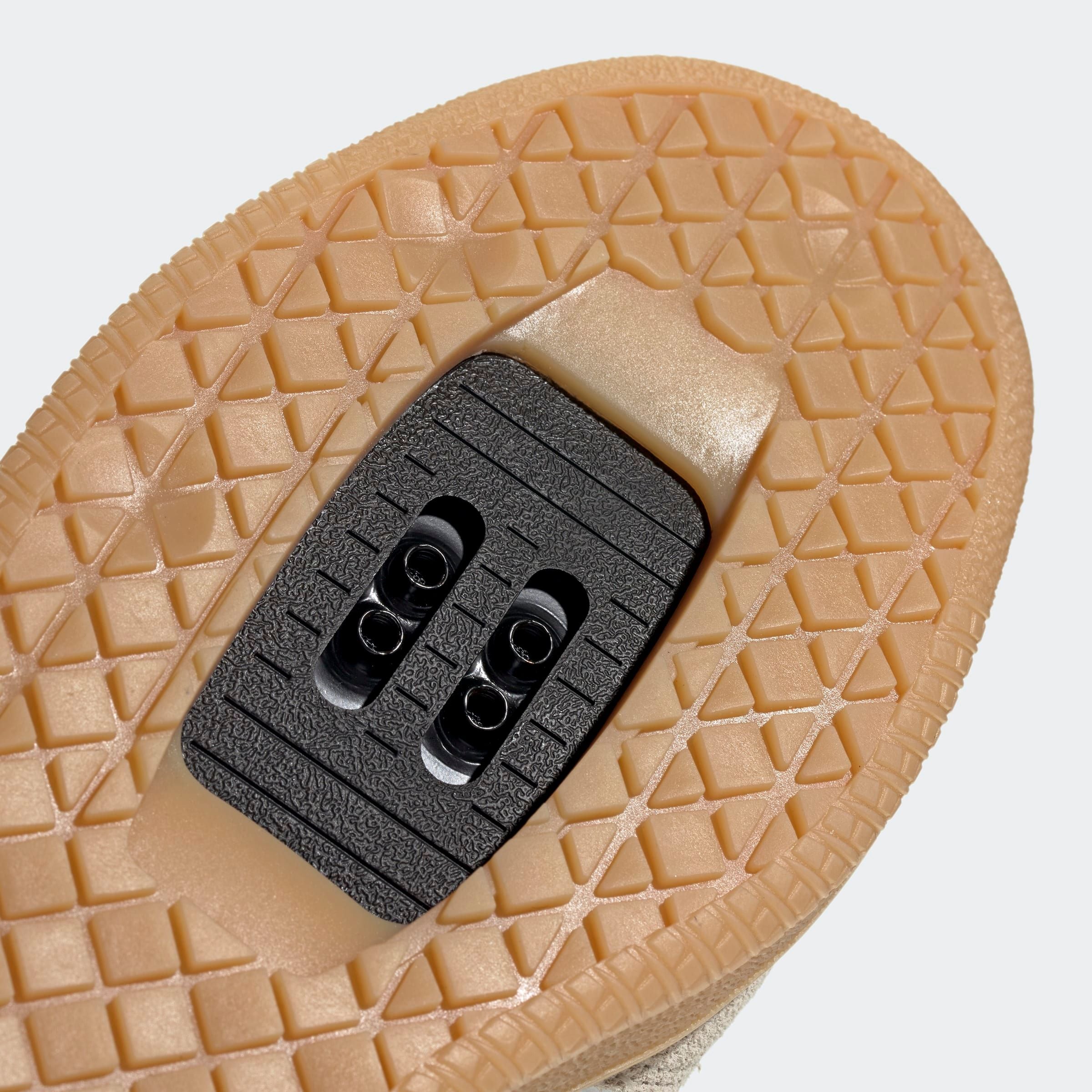 adidas Performance Fahrradschuh, inspiriert vom Design des adidas samba