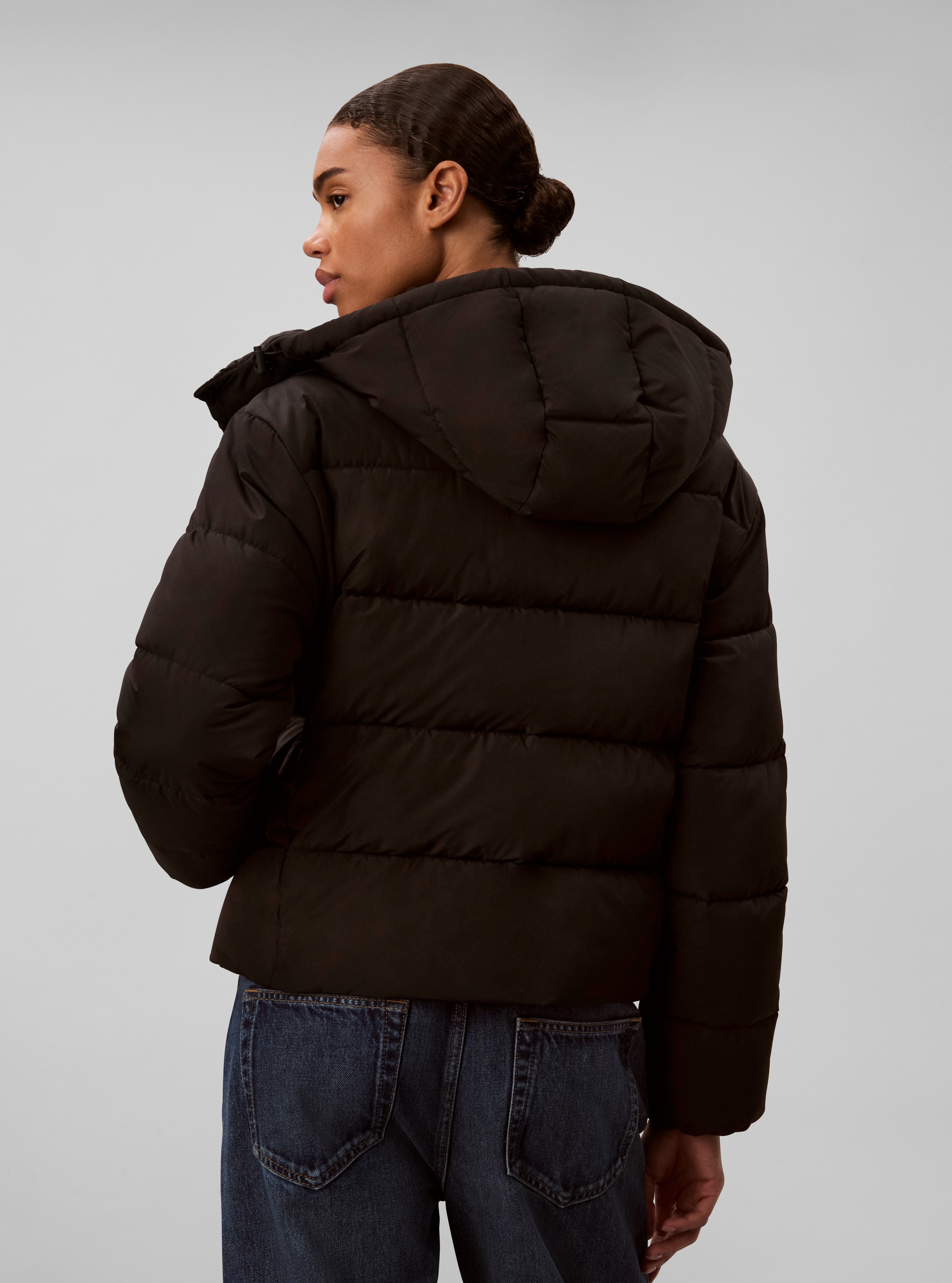 Calvin Klein Jeans Steppjacke mit Kapuze abnehmbare Kapuze, kurze Form, verdeckter Reissverschluss