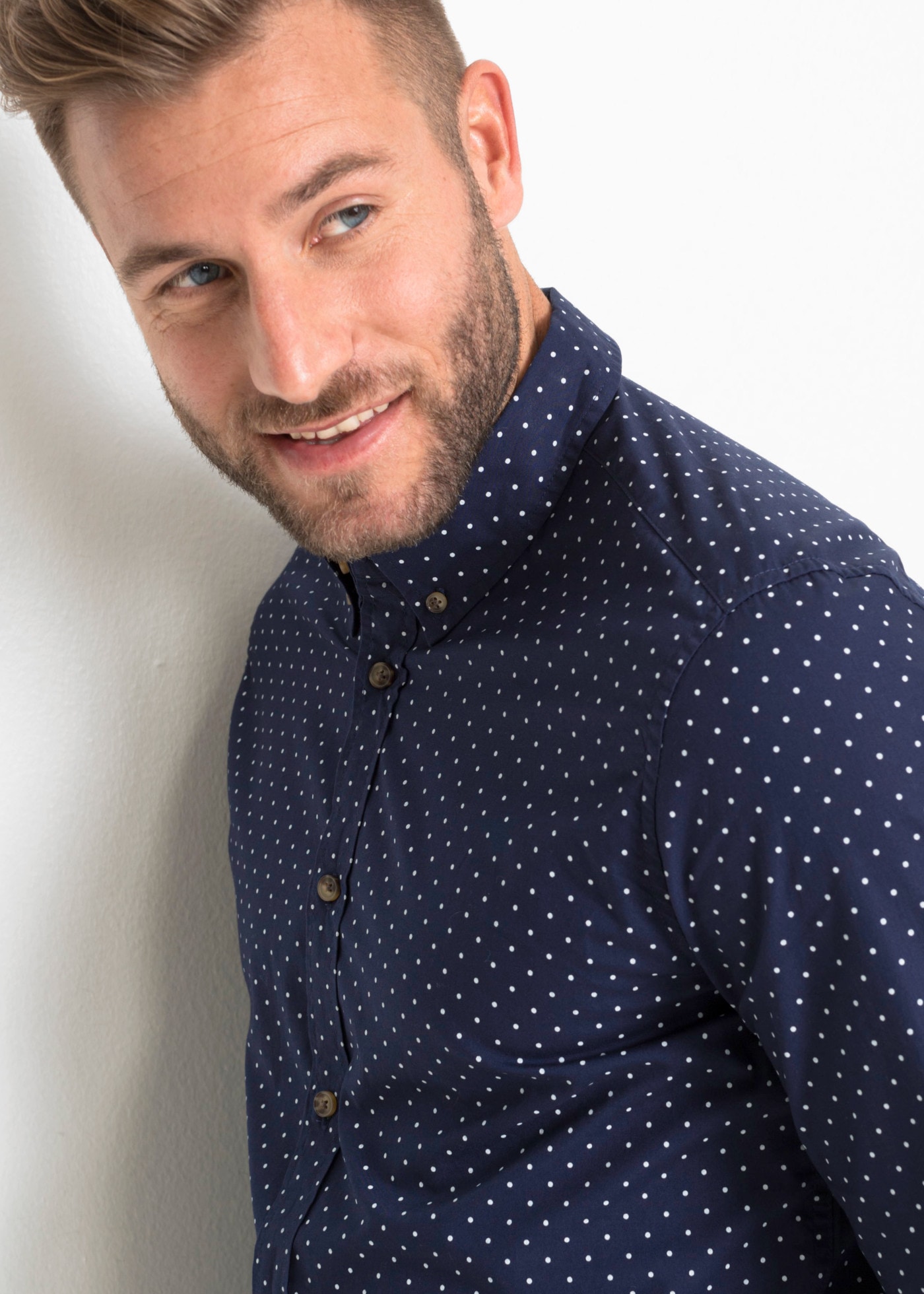 bonprix Langarmhemd aus Baumwolle, Slim Fit, mit Button-down-Kragen