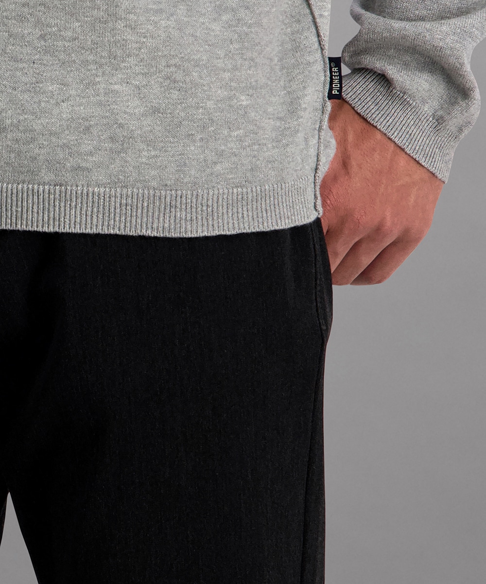 Pioneer Authentic Jeans Rundhalspullover, Ausschnitt mit Rollkante, Aussennähte