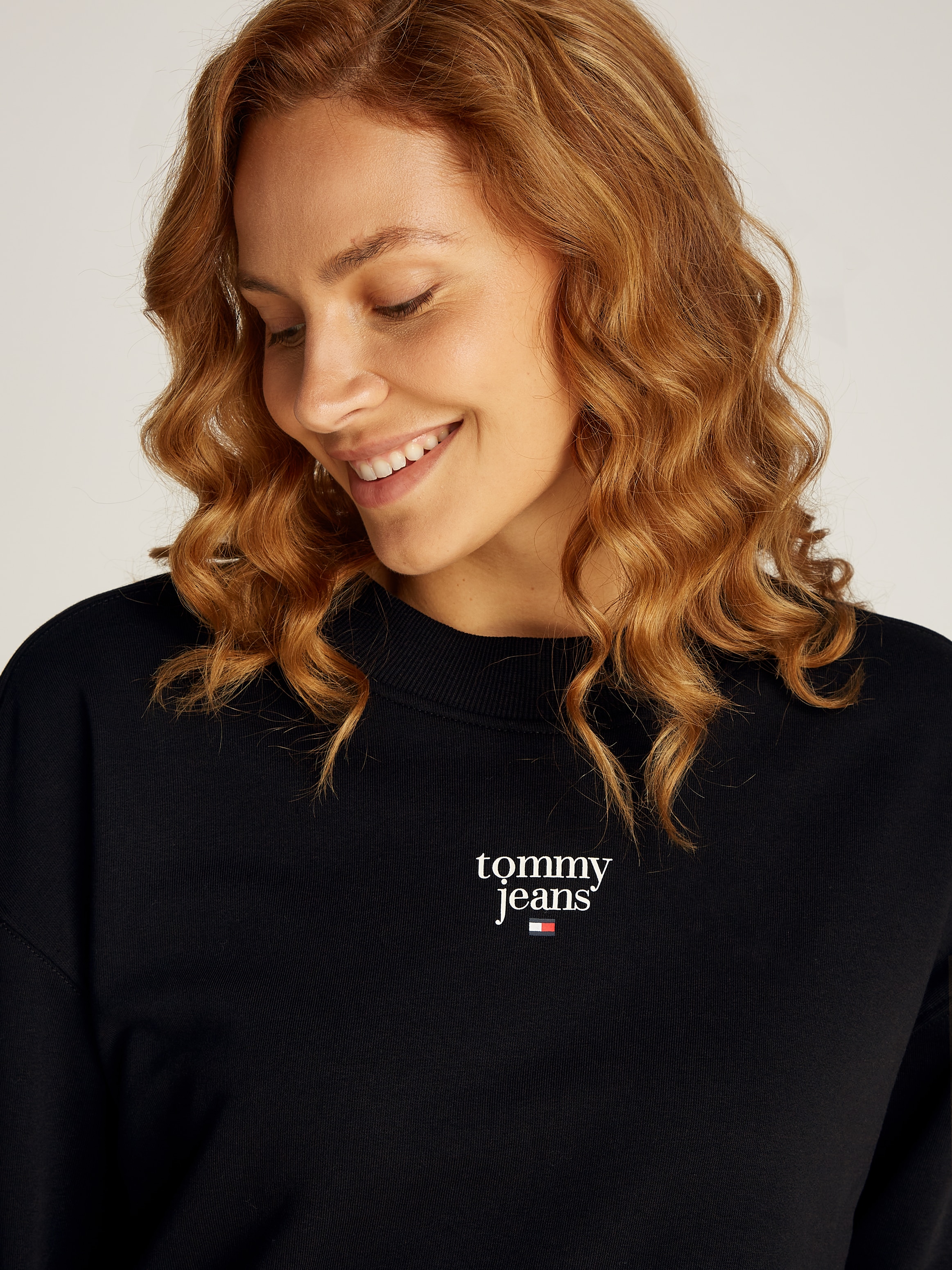 Tommy Jeans Curve Sweatshirt »TJW ESSENTIAL LOGO 1 CREW EXT«, in Grossen Grössen mit Logoschriftzug