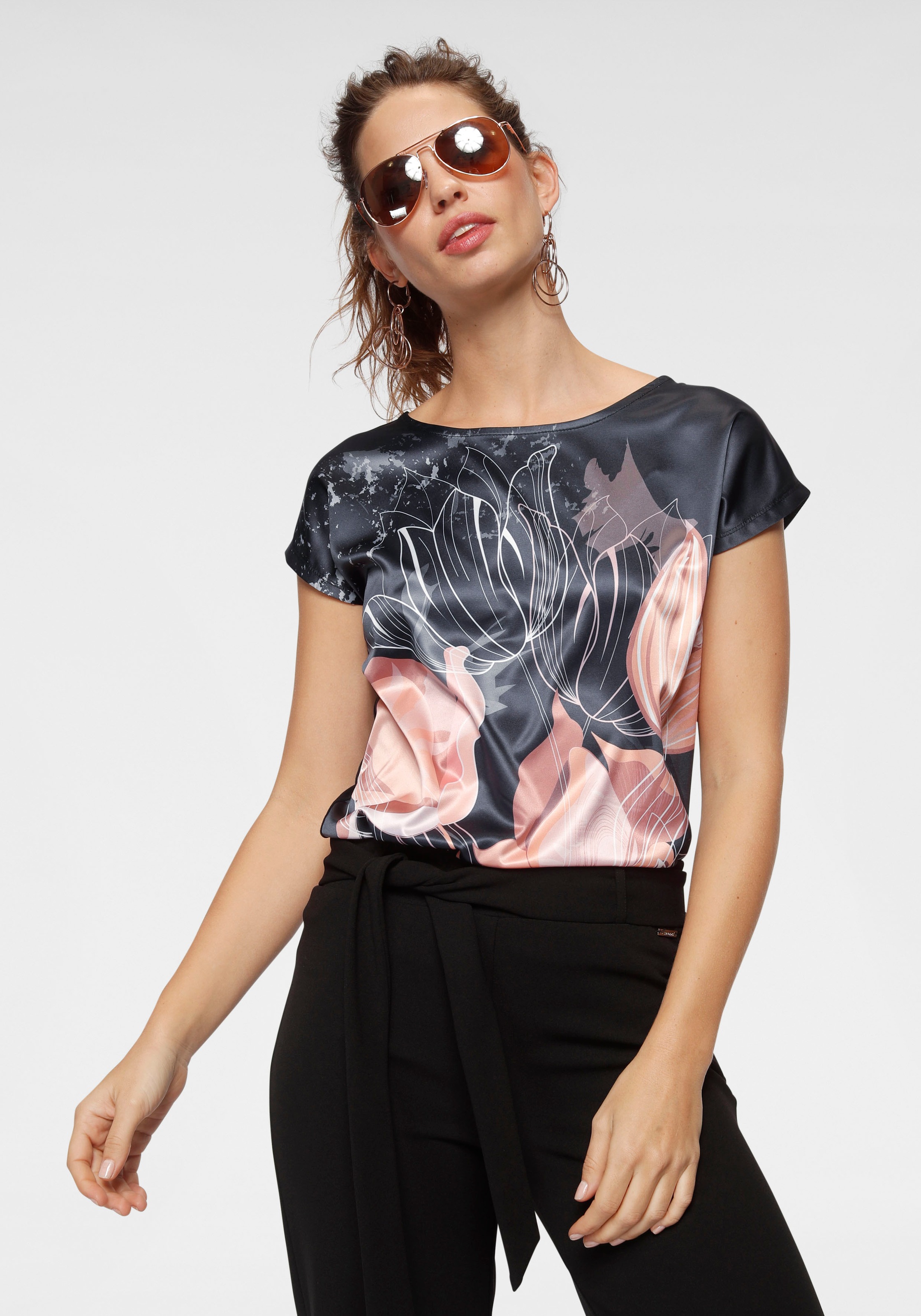 Image of Bruno Banani Shirtbluse, mit Blumenprint auf der Vorderseite NEUE FARBEN bei Ackermann Versand Schweiz