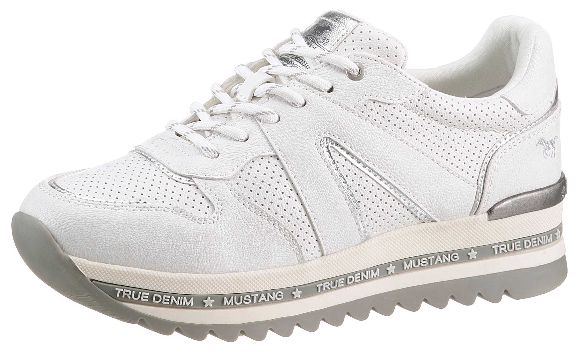 Image of Mustang Shoes Plateausneaker, mit Logoschriftzug an der Laufsohle bei Ackermann Versand Schweiz