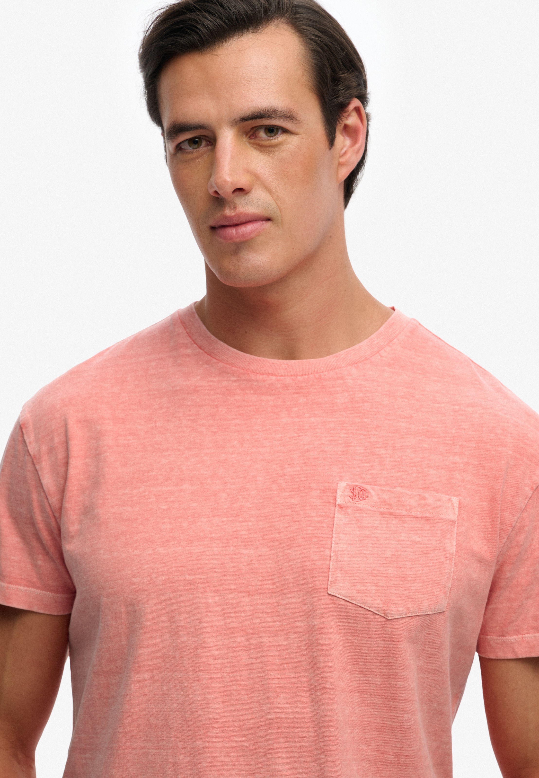Superdry Rundhalsshirt »COTTON CLASSIC LINEN PKT TEE« Baumwollmischung, relaxed fit aus luftig leichtem Baumwoll-Leinen-Mix