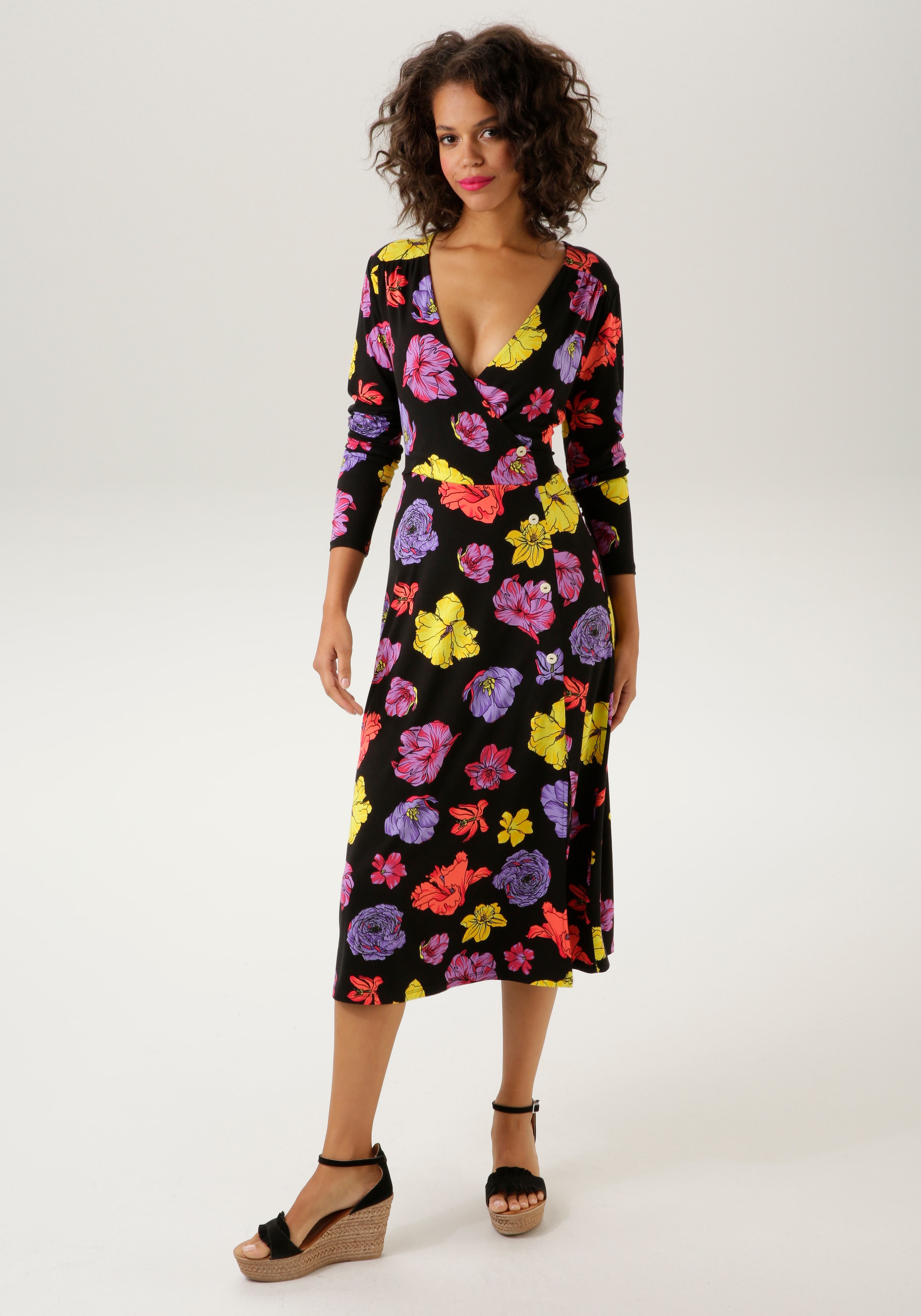 Aniston CASUAL mit versandkostenfrei KOLLEKTION bedruckt farbenfrohen NEUE Blüten auf Jerseykleid, 