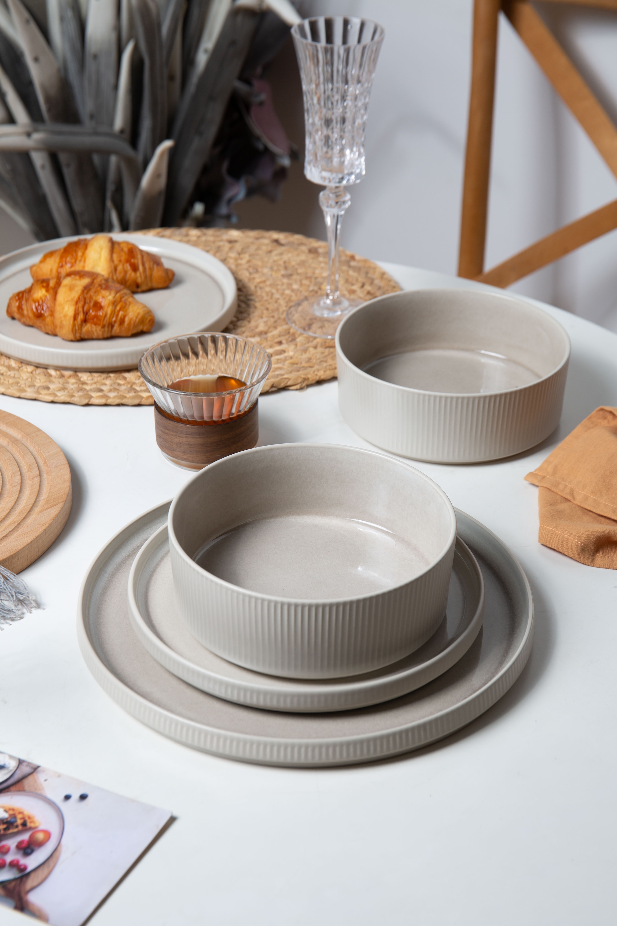 GOODproduct Set de vaisselle »Ylvii, aussen matt, innen reaktiv glasiert« Riffeloptik, spülmaschinenfest und mikrowellengeeignet