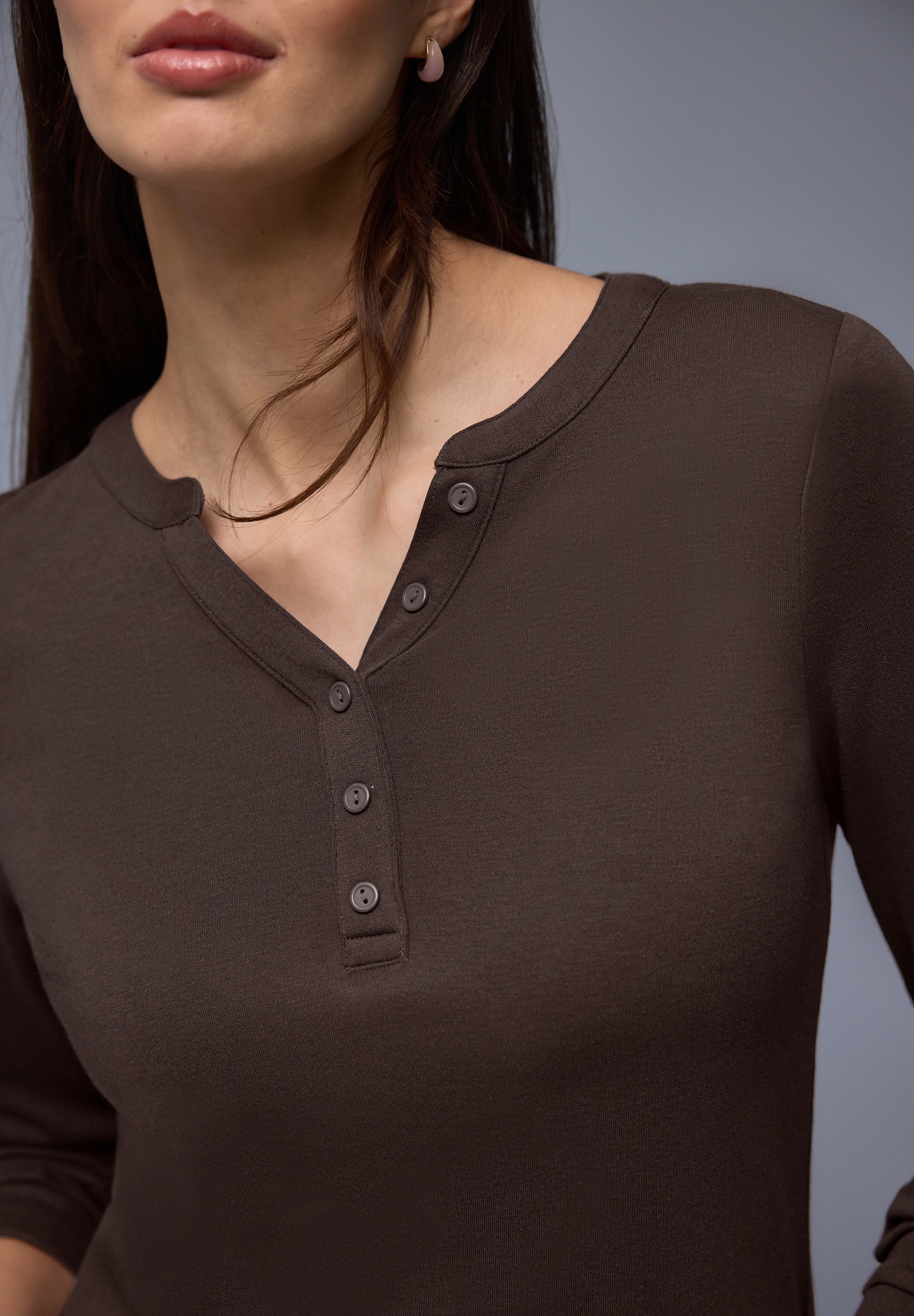 STREET ONE T-shirt à manches longues mit dekorativem Split Neck und Knopfleiste