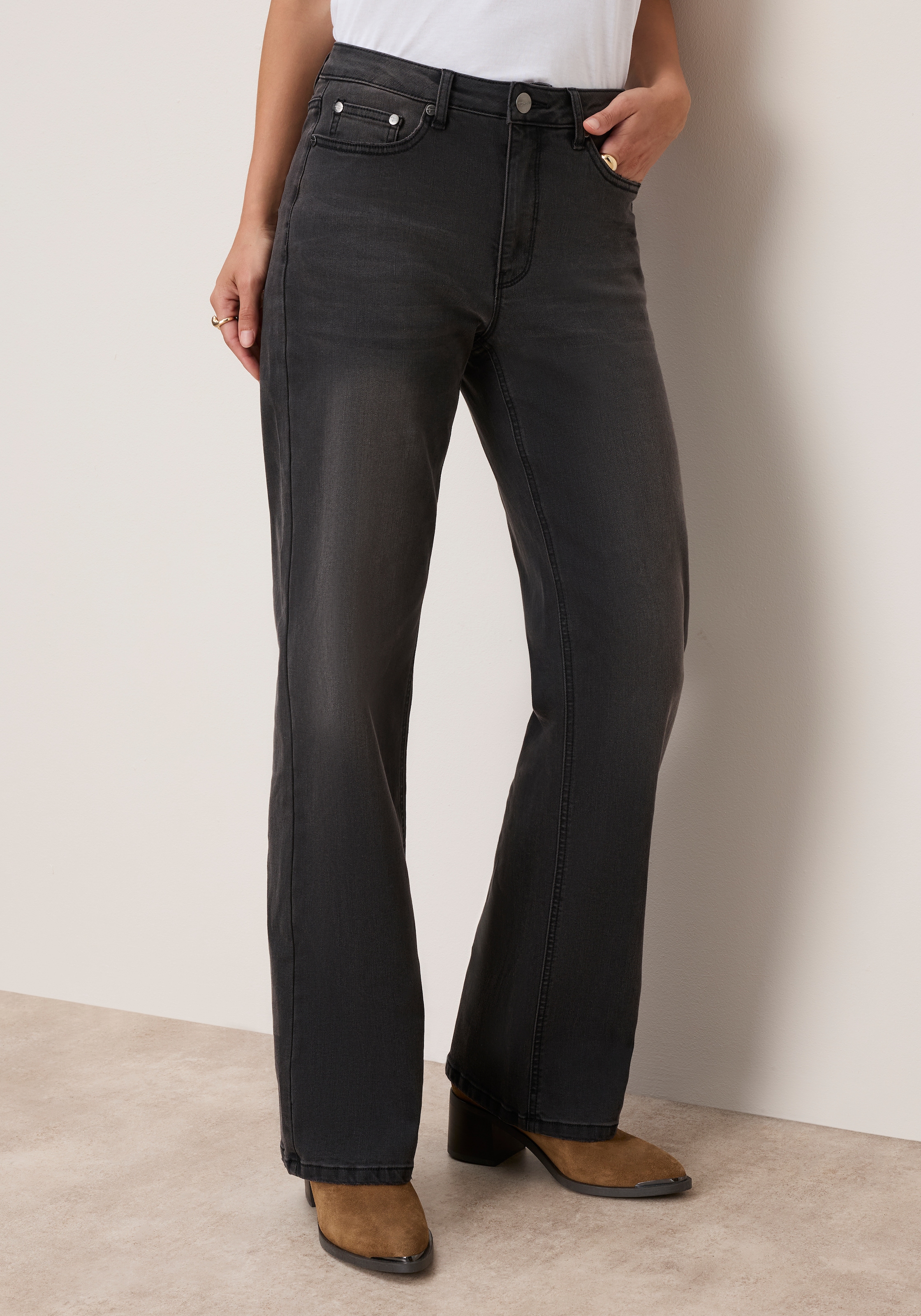 Image of Tamaris Weite Jeans "mit modischer Silhouette und hohem Tragekomfort" hohe Leibhöhe, langer Schnitt, mit Knopf-Applikationen
