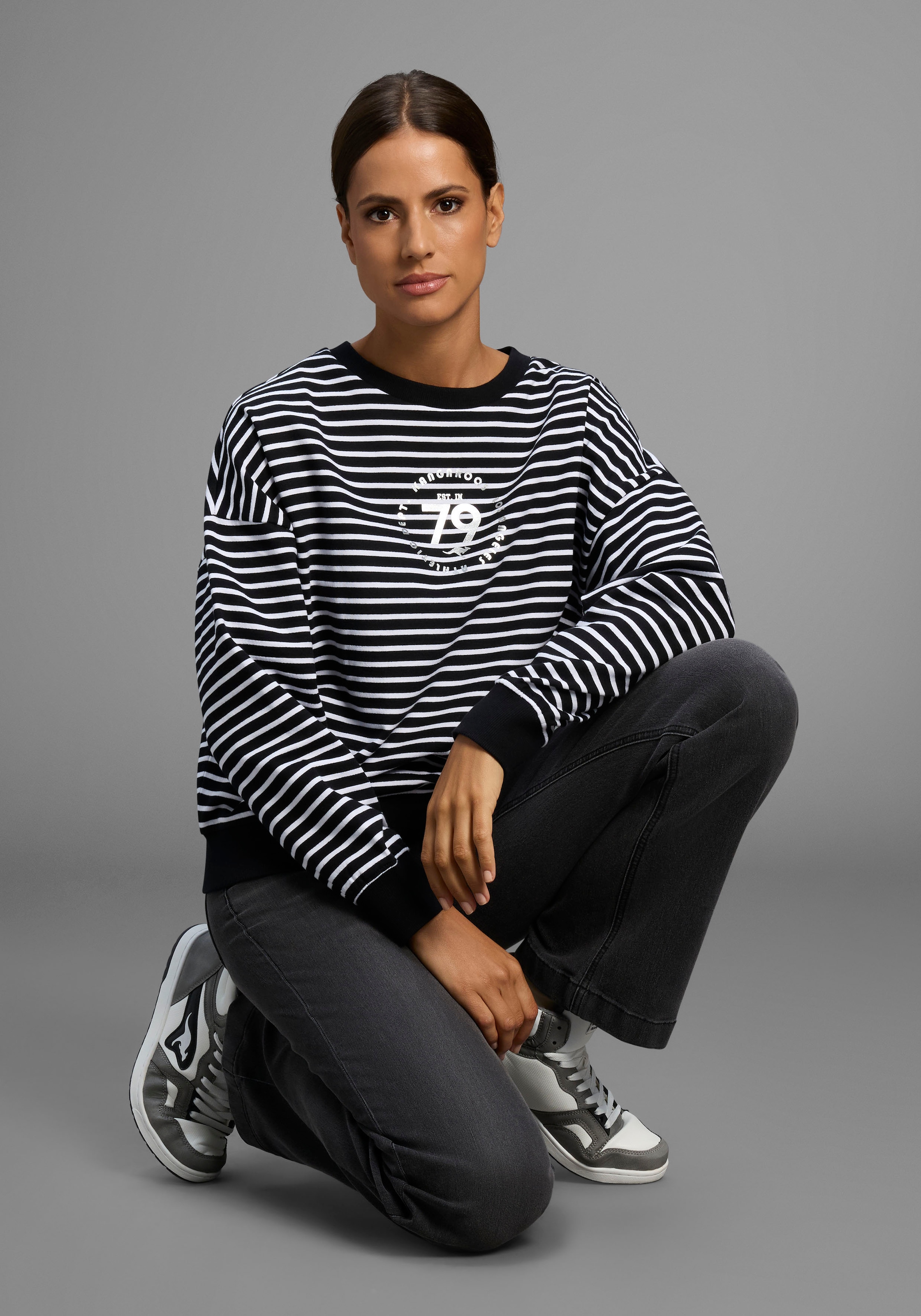 Image of KangaROOS Sweatshirt, im Oversize Look mit schimmerndem Frontprint