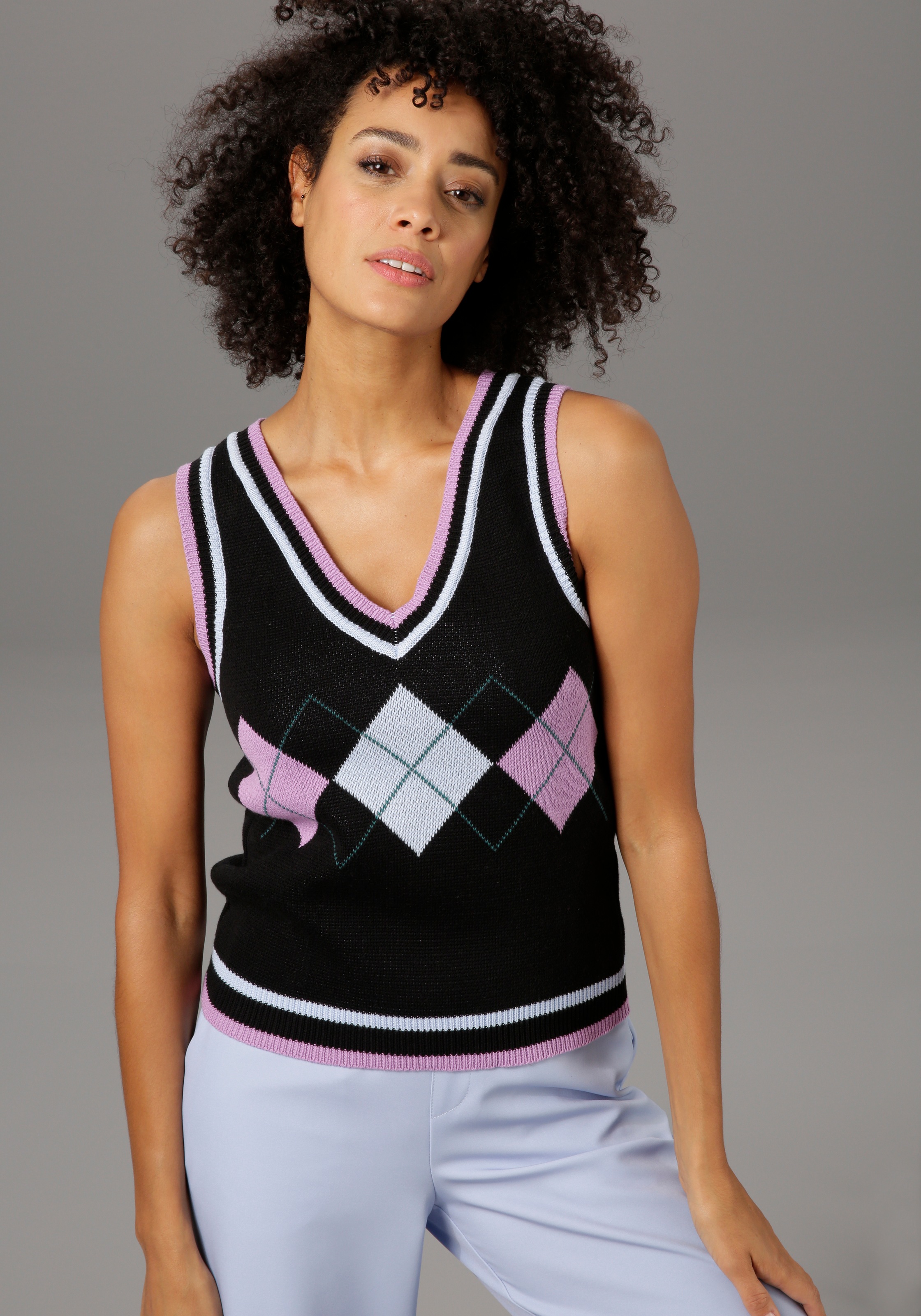 Image of Aniston CASUAL Pullunder, mit eingestrickten Rauten und gestreiften Bündchen bei Ackermann Versand Schweiz