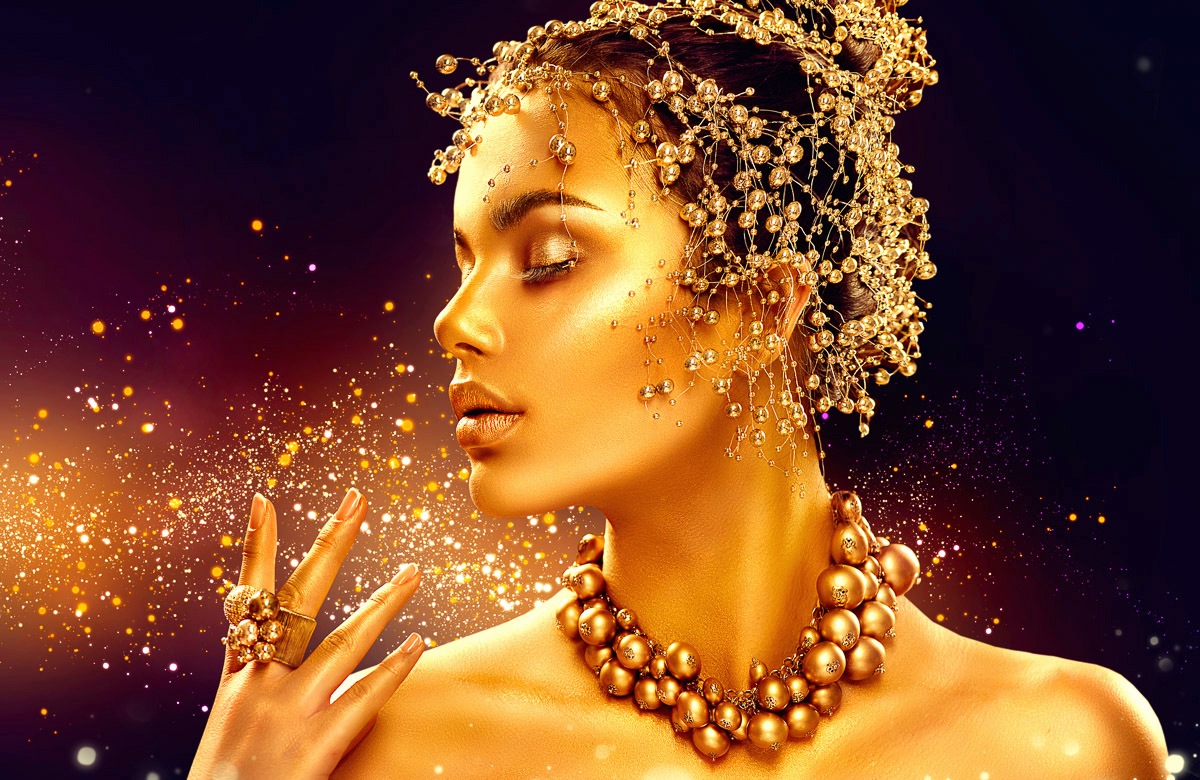 Image of Papermoon Fototapete »GOLDEN WOMAN-SCHMUCK ART DESIGN ABSTRAKT MUSTER KUNST«, Vliestapete, hochwertiger Digitaldruck, inklusive Kleister bei Ackermann Versand Schweiz