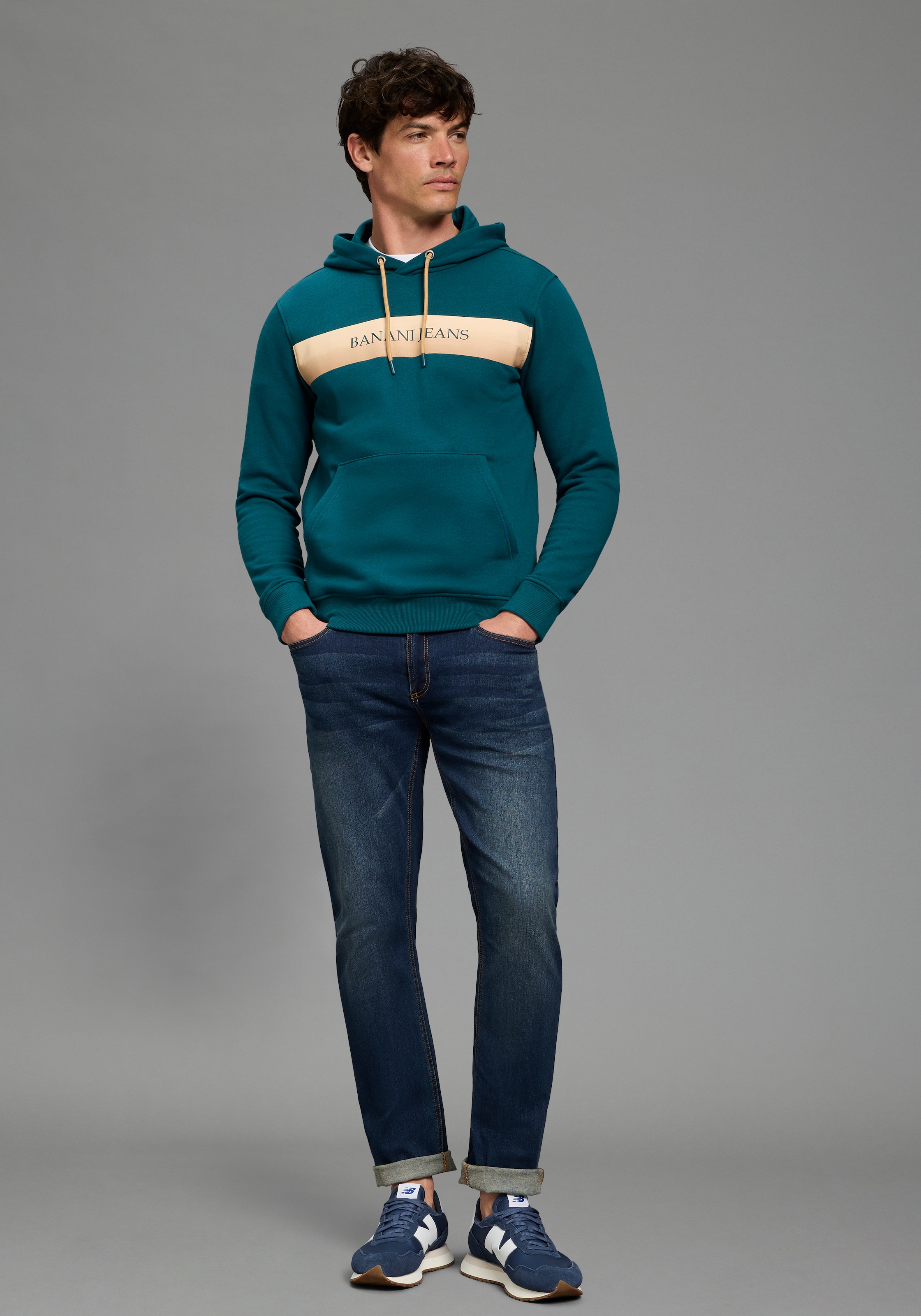 Bruno Banani Sweat à capuche , mit Kapuze und Kordelzügen, mit Kängurutasche, schmale Passform
