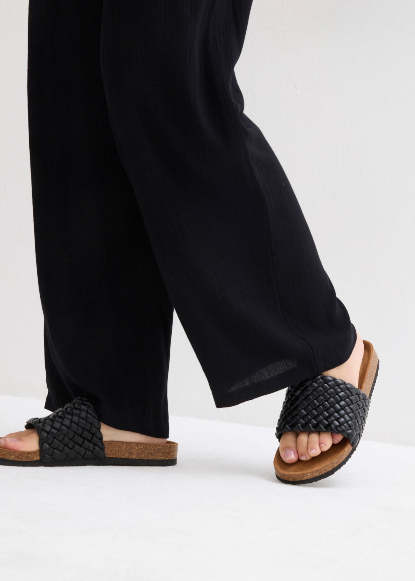 bonprix Palazzohose  lockere Passform, aus Viskose, maschinenwaschbar, femininer Stil