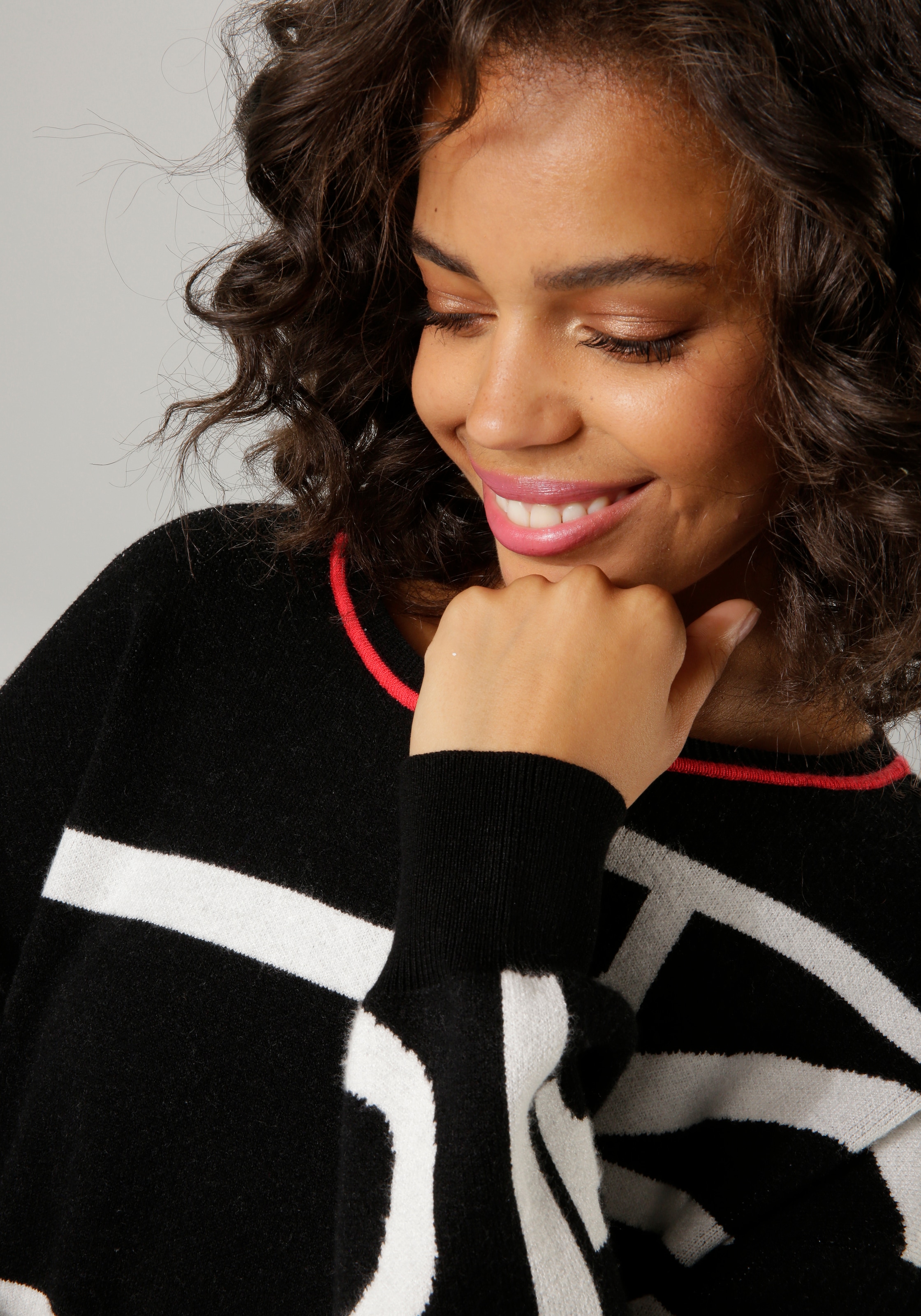Aniston CASUAL Strickpullover, mit eingestrickten ANISTON-Schriftzügen
