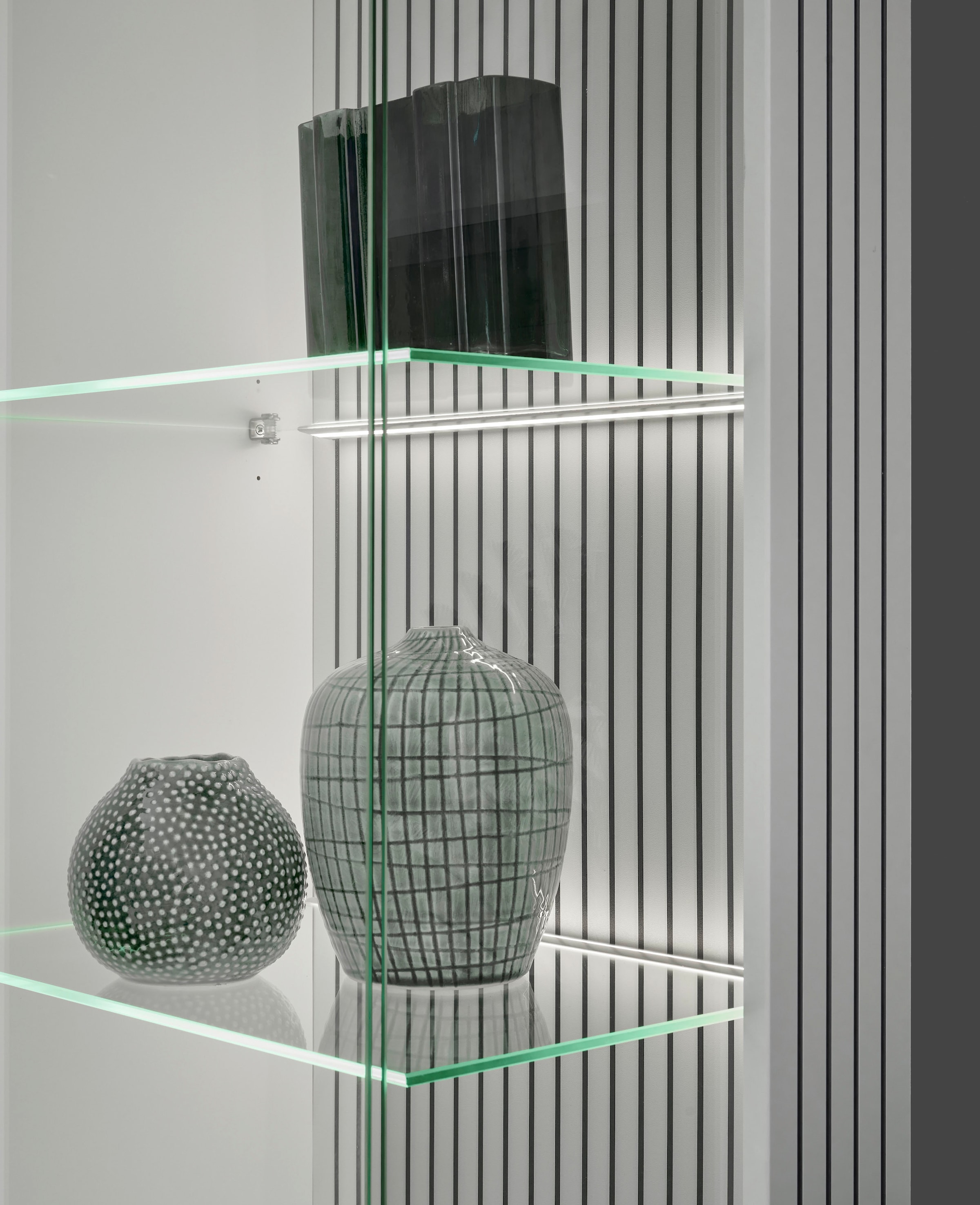 INOSIGN Vitrine »Hudson, Stauraumvitrine«, in moderner Trendfarbe, Griffe aus Metall (Schwarz), Höhe 180 cm