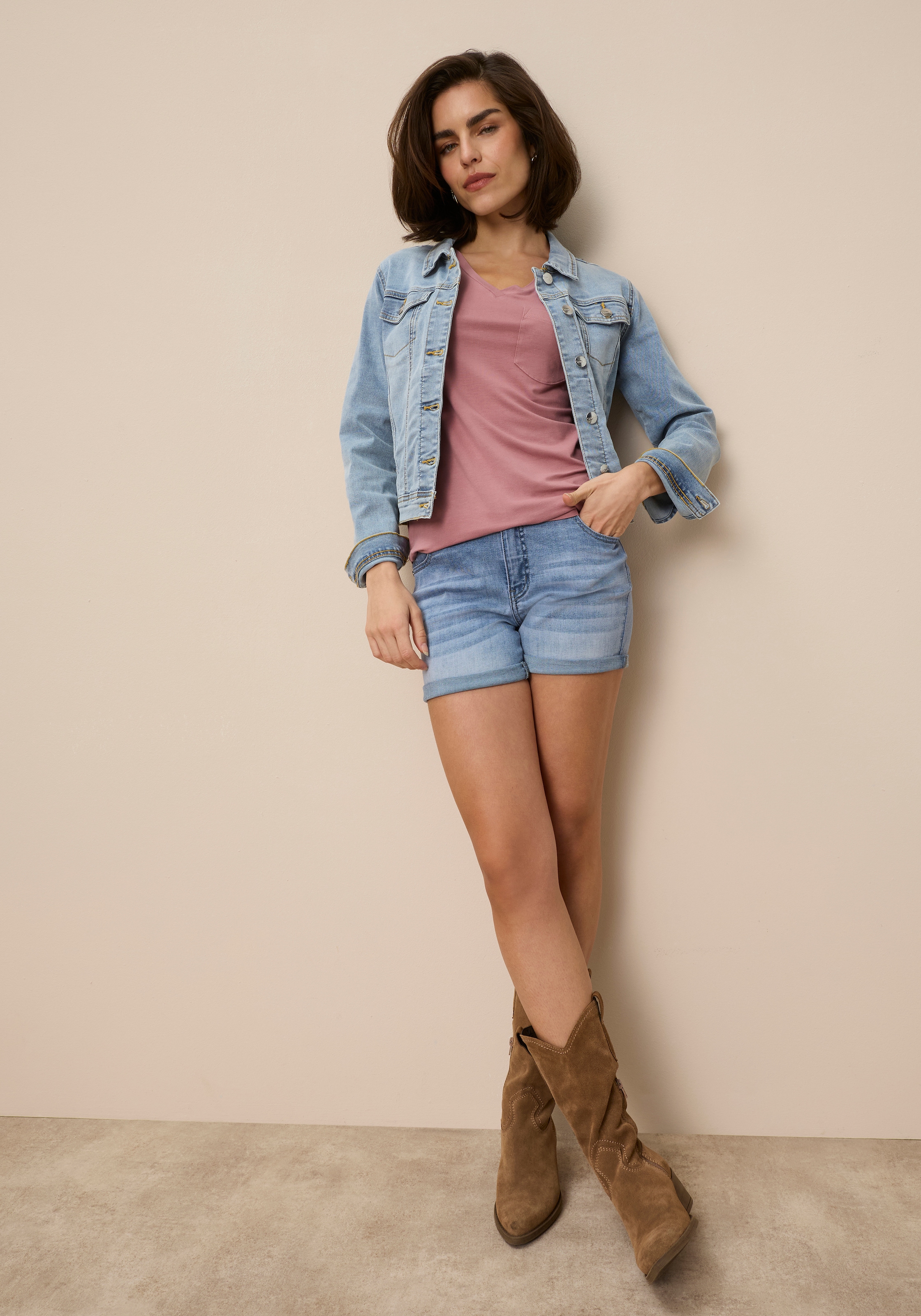 Tamaris T-Shirt lässige Passform, mit V-Ausschnitt, unifarben, hüftbedeckende Länge