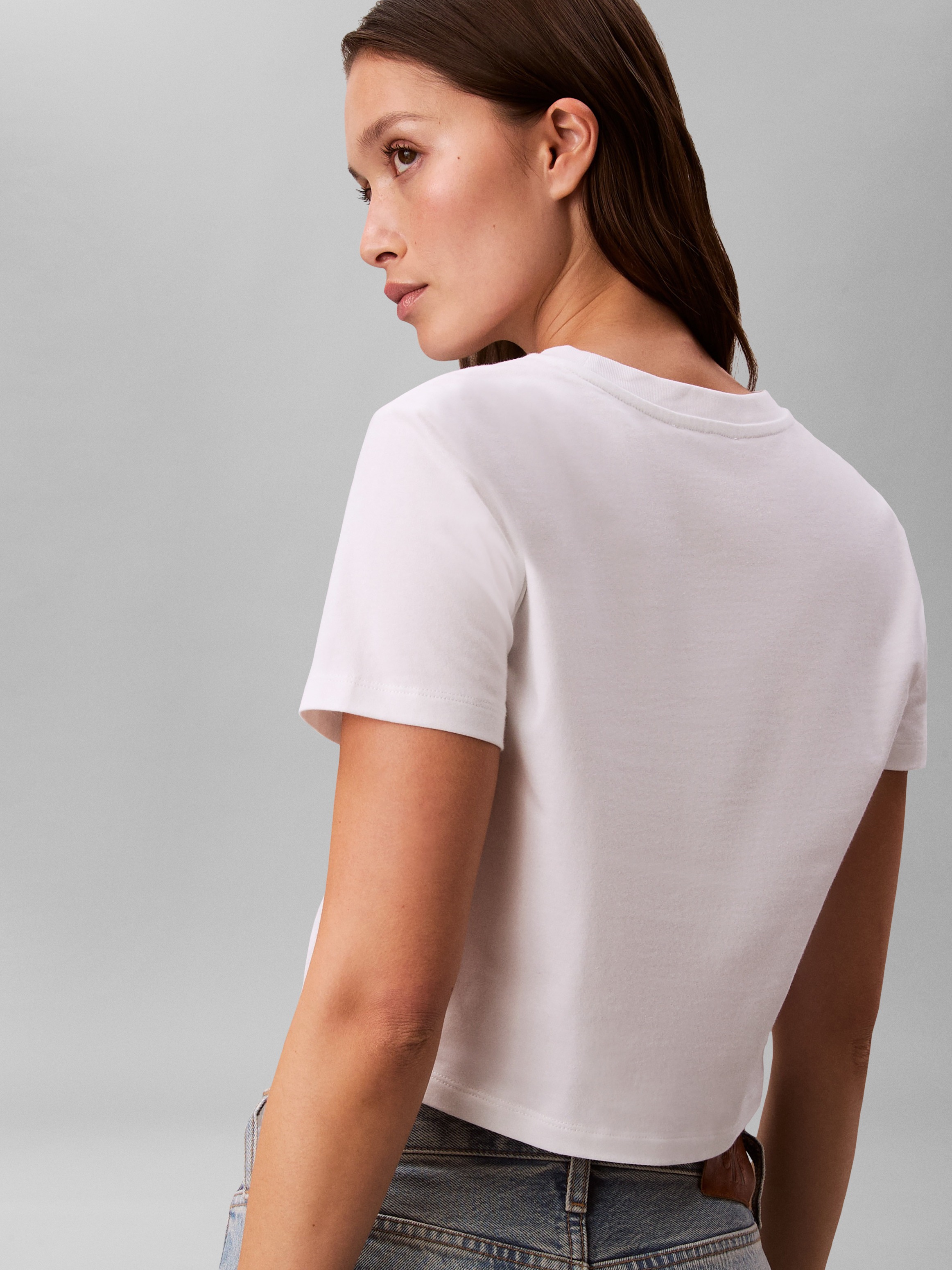 Calvin Klein T-Shirt »LOGO CROPPED TEE« Boxy fit mit Rundhalsausschnitt, mit Logoschriftzug