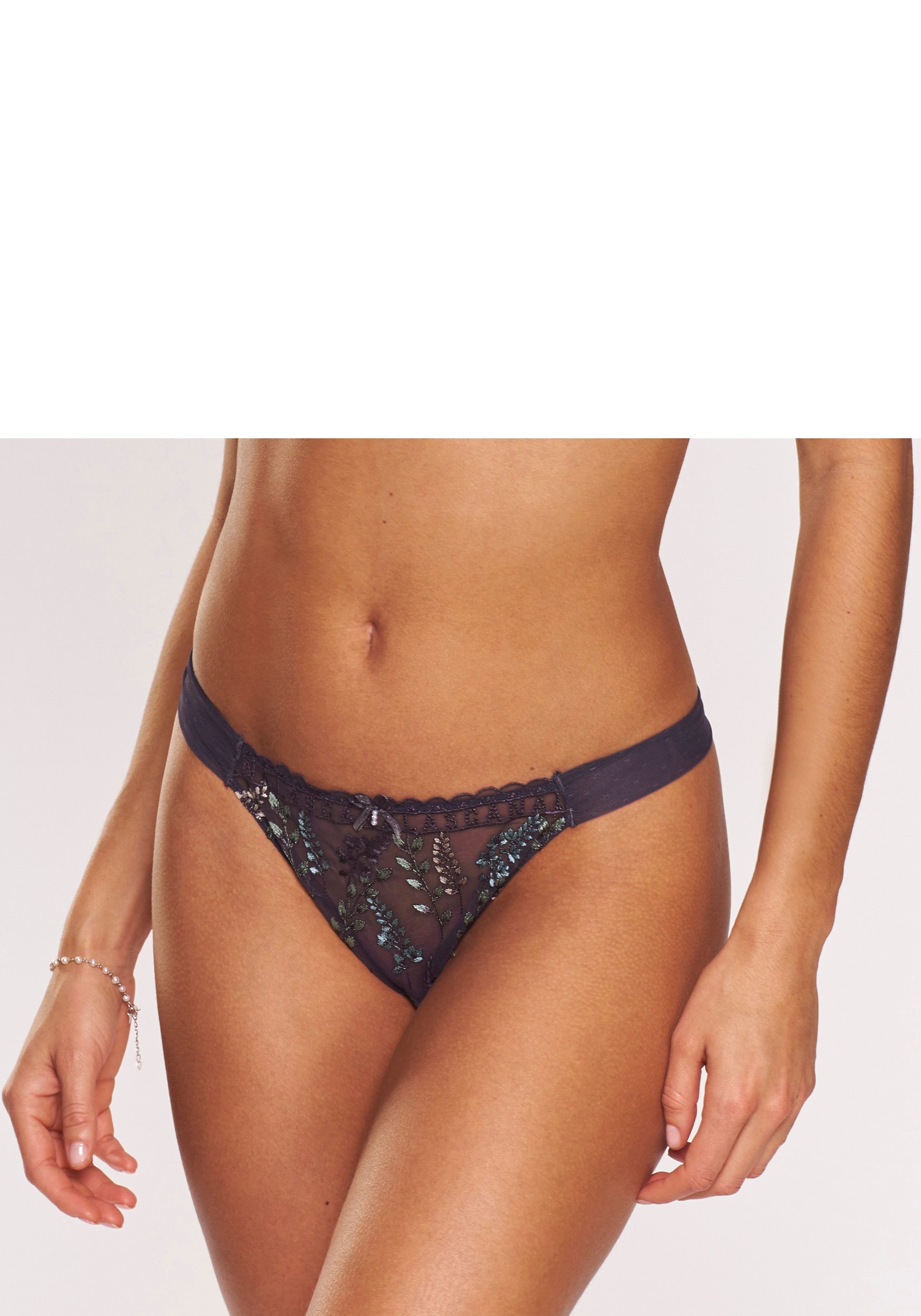 Image of LASCANA String "Mirabel, Amira-Kollektion" aus Mesh mit glänzender Blumenstickerei, transparente Unterwäsche