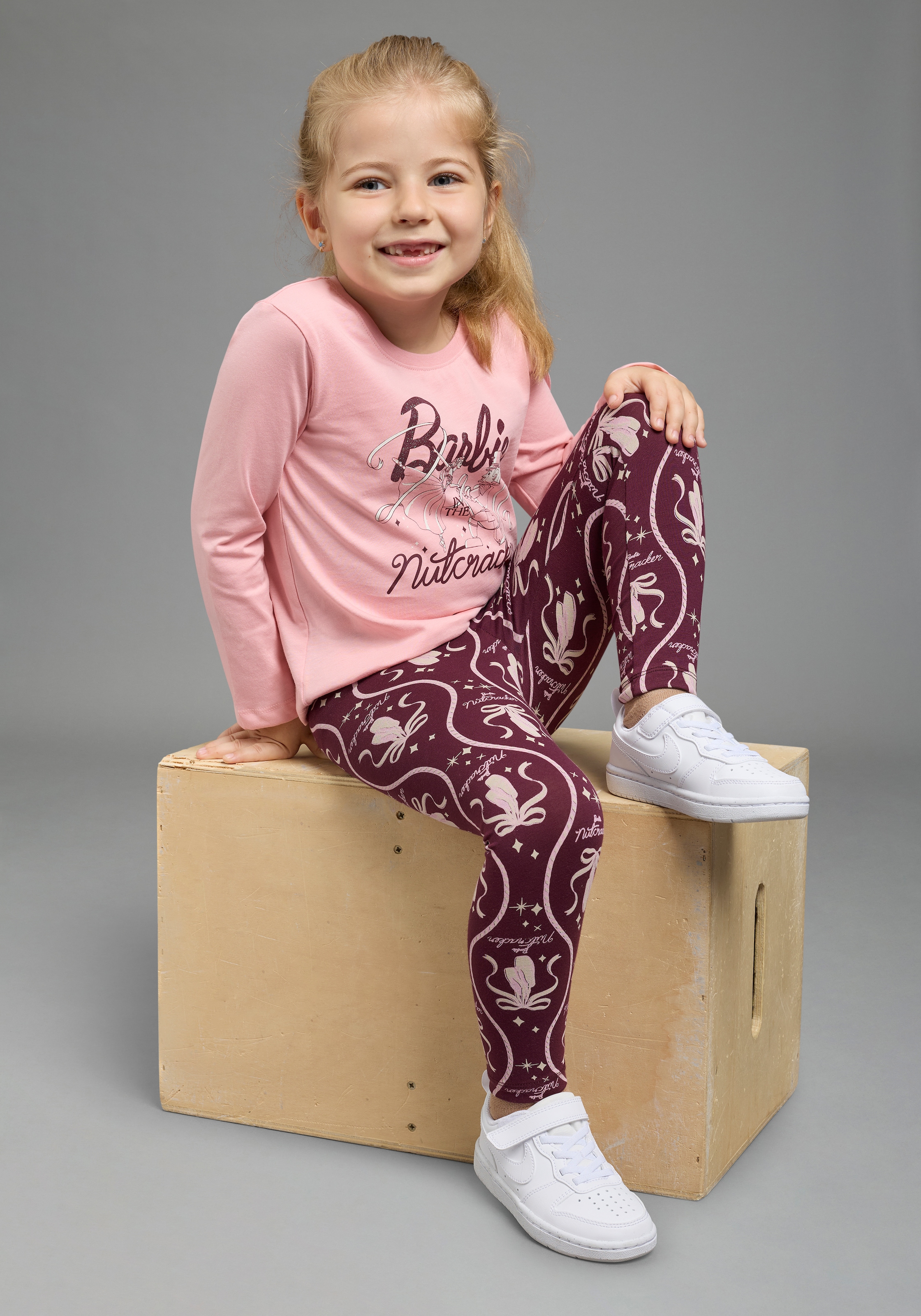 KIDSWORLD Leggings »BARBIE Allover-Leggings, Mattel«  BARBIE Leggings, extra-eng geschnitten, für Mädchen, mit Allover-Druck