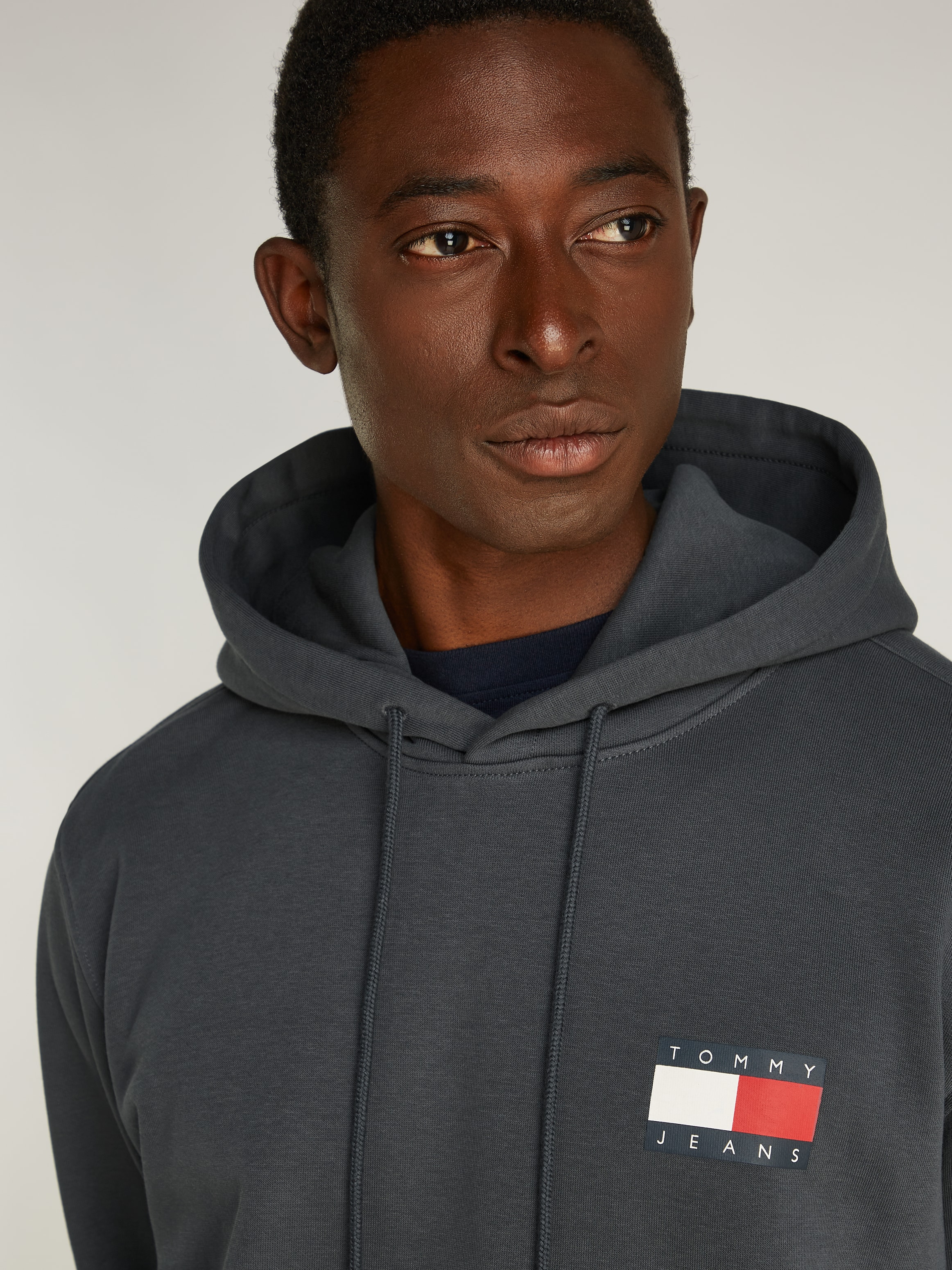 Tommy Jeans Plus Kapuzensweatshirt »TJM REG ESSENTIAL FLAG HOOD EXT«, Grosse Grössen