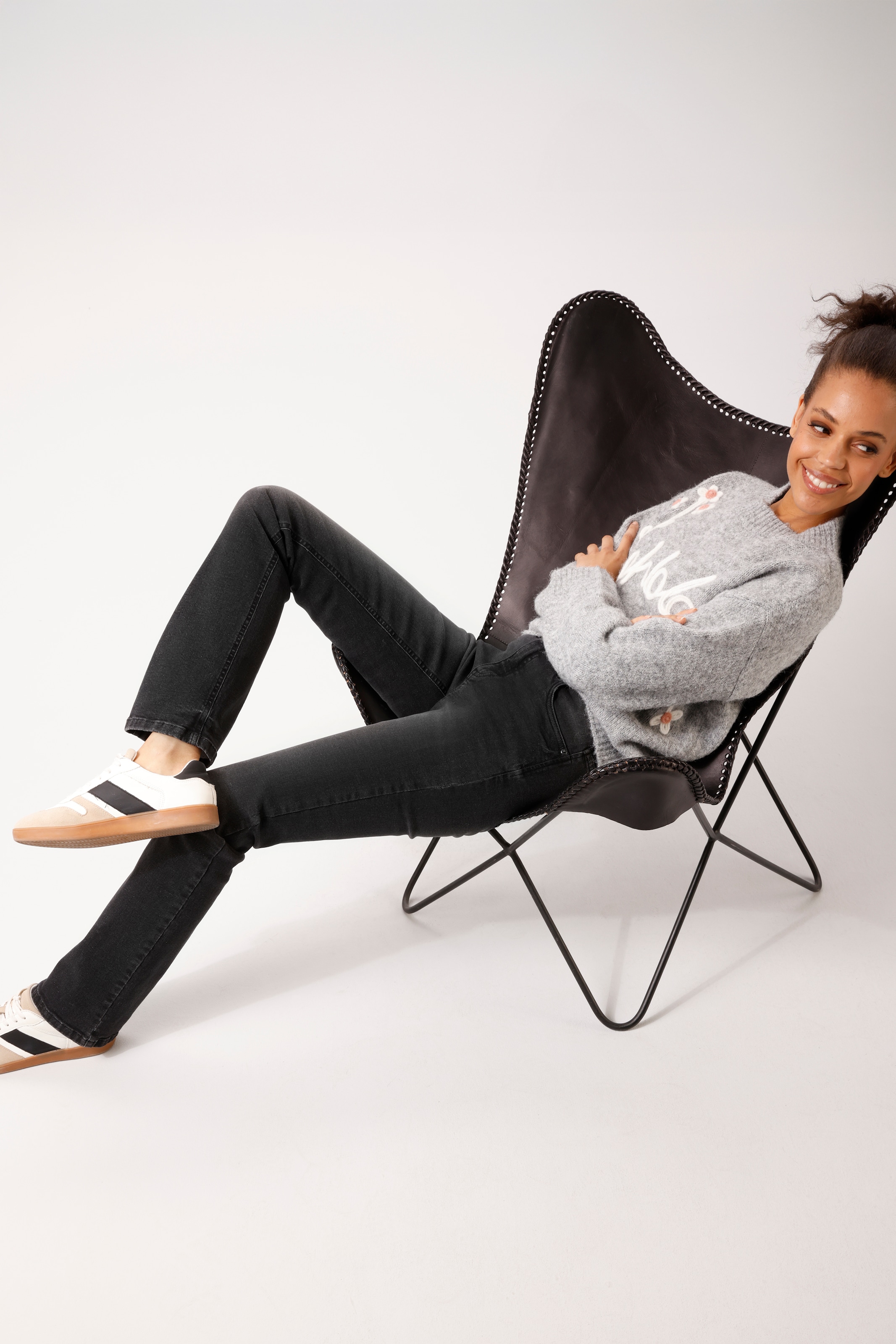 Aniston CASUAL 5-Pocket-Jeans in dezenter Bootcut-Form - NEUE KOLLEKTION