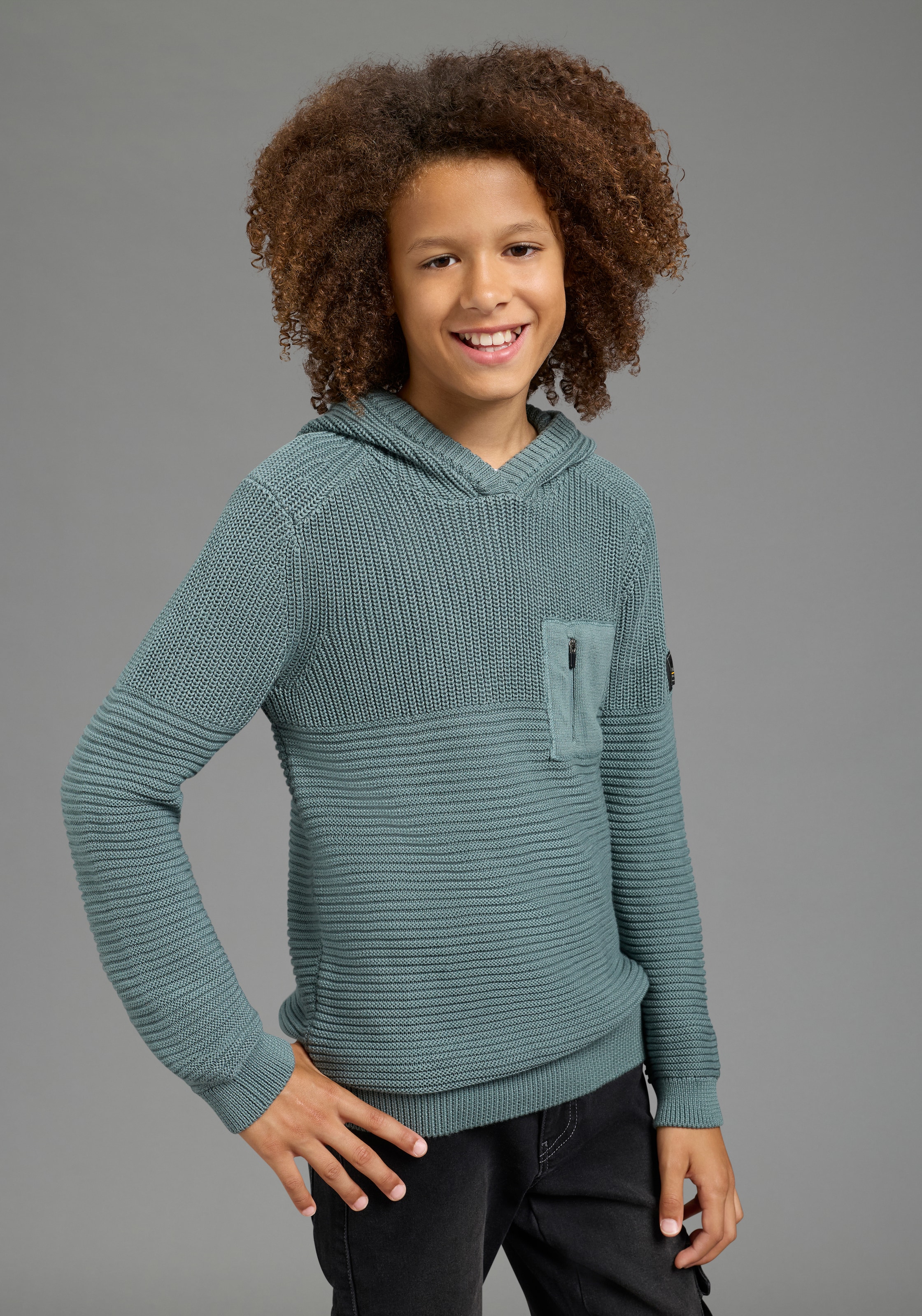 Image of Bruno Banani Strickpullover "Kapuzen-Strickpullover mit BRUNO BANANI Badge" Pullover in Ripp-Strickstruktur, mit Kapuze und Tasche auf der Brust