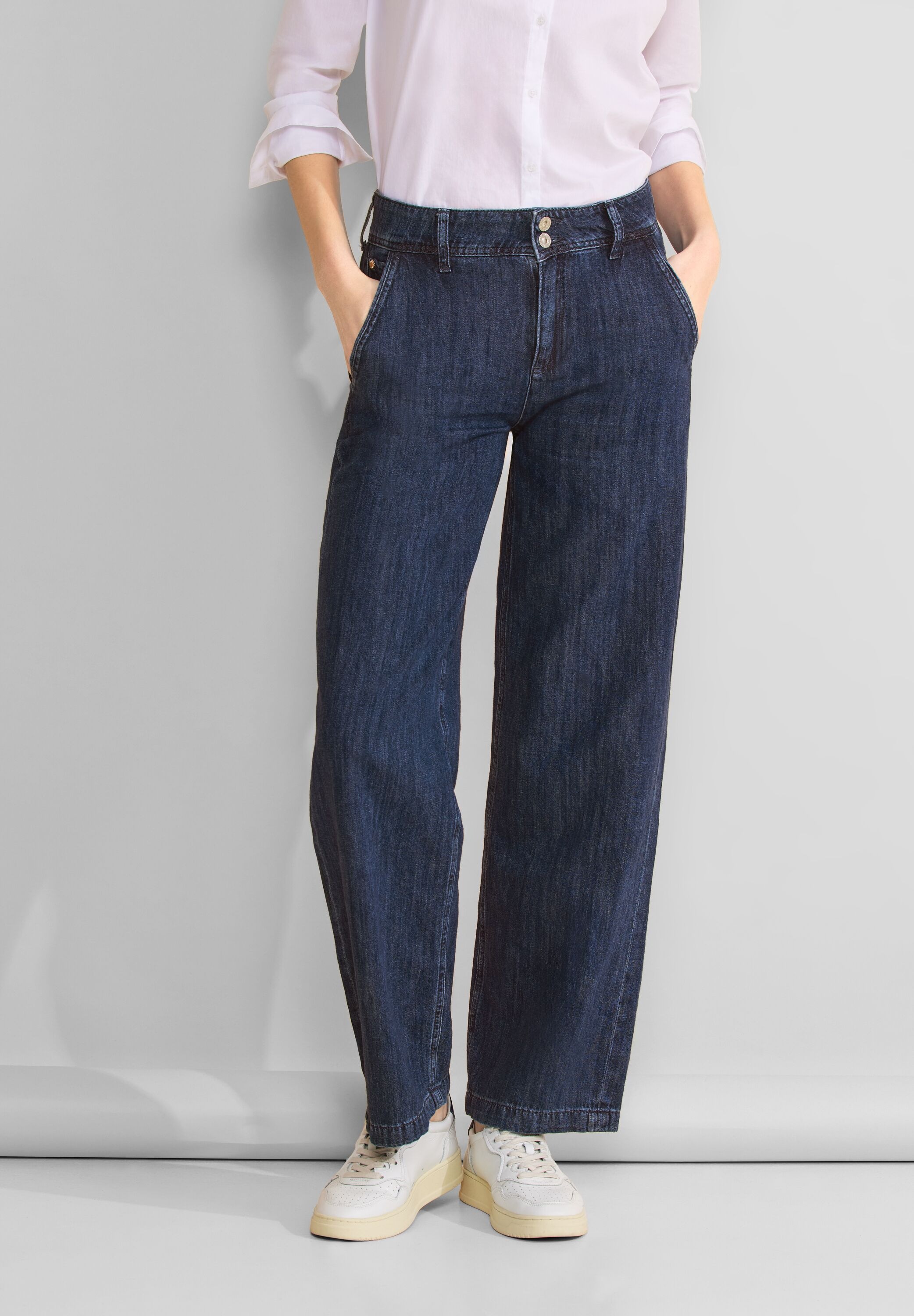 High-waist-Jeans, mit 2-Knopf-Verschluss