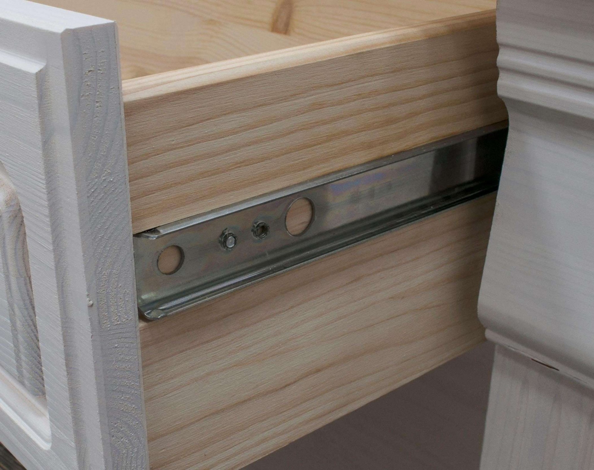 Home affaire Kommode »Anna, Sideboard, Anrichte, Saturaumschrank«, aus massiver Kiefer, Breite 94 cm, mit Kassettenoptik