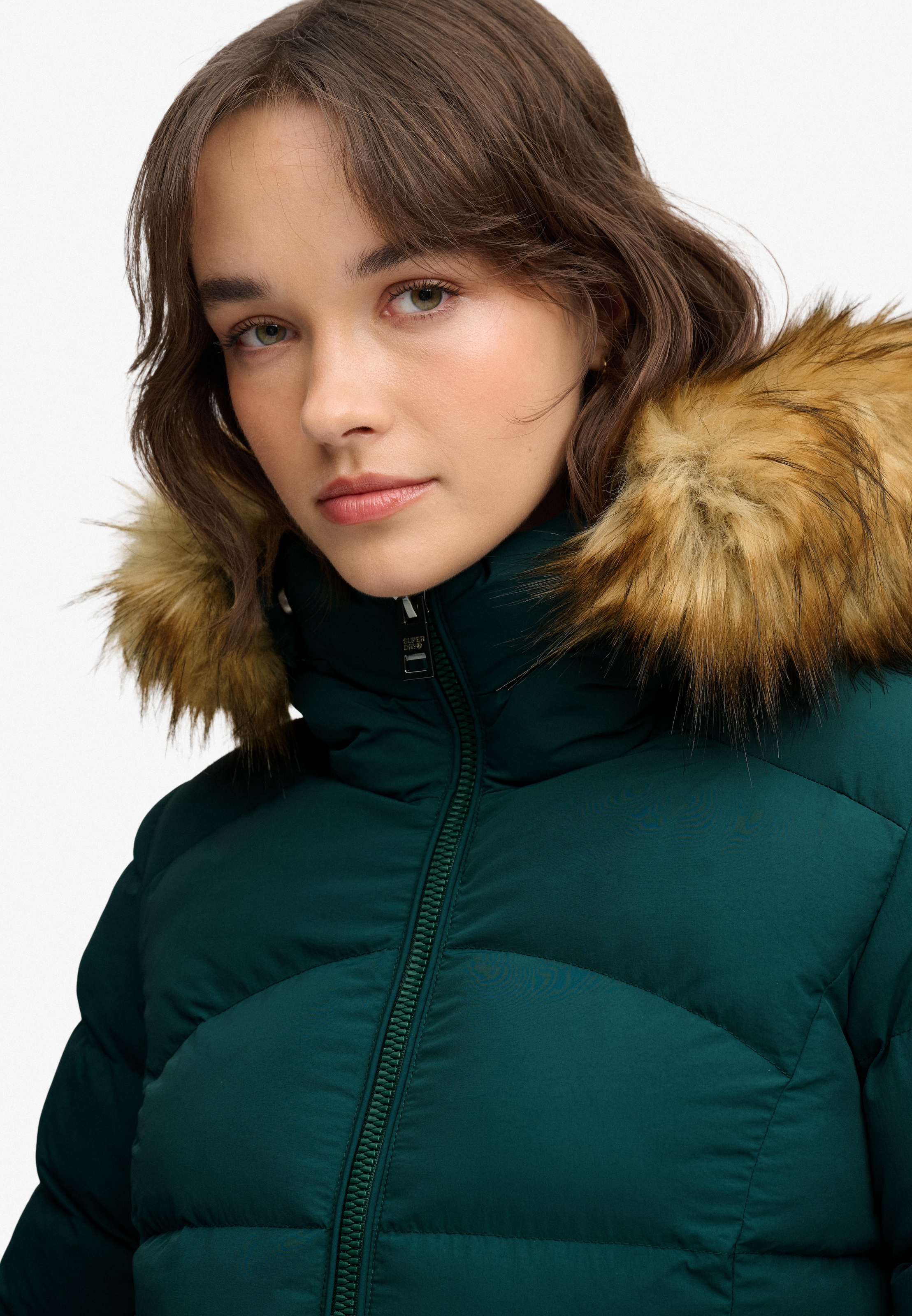 Superdry Veste matelassée »HOOD FAUX FUR FUJI PADDED JKT« avec capuche fibre synthétique, coupe slim