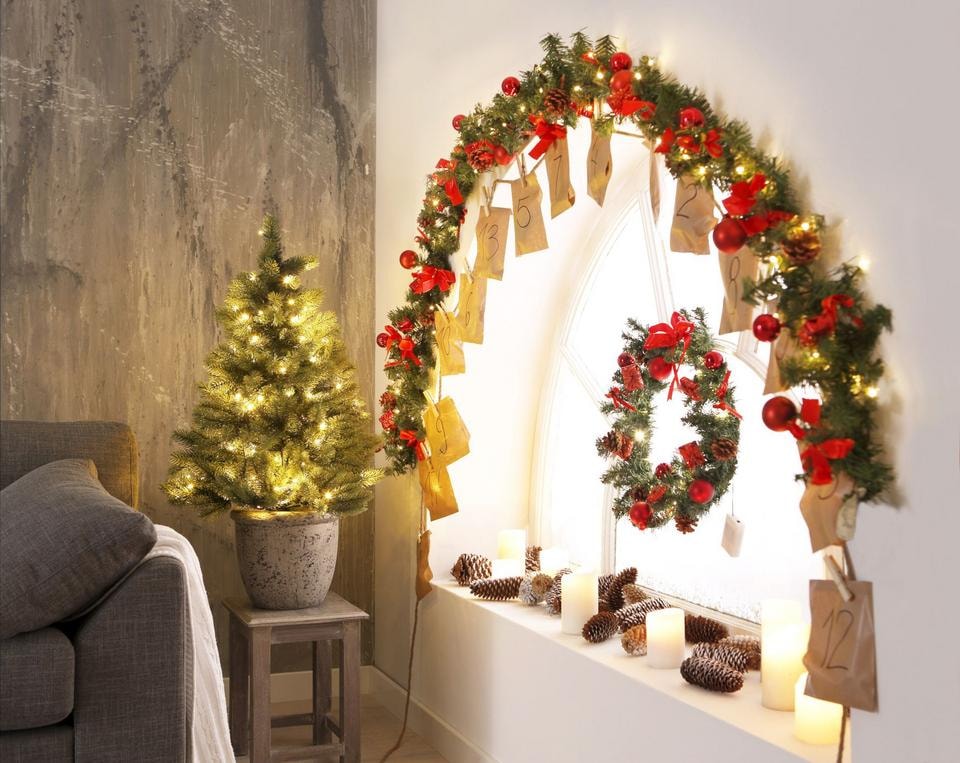 Creativ deco Künstlicher Weihnachtsbaum »Weihnachtsdeko, künstlicher Christbaum, Tannenbaum« mit schwarzem Kunststoff-Topf und LED-Lichterkette, batteriebetrieben