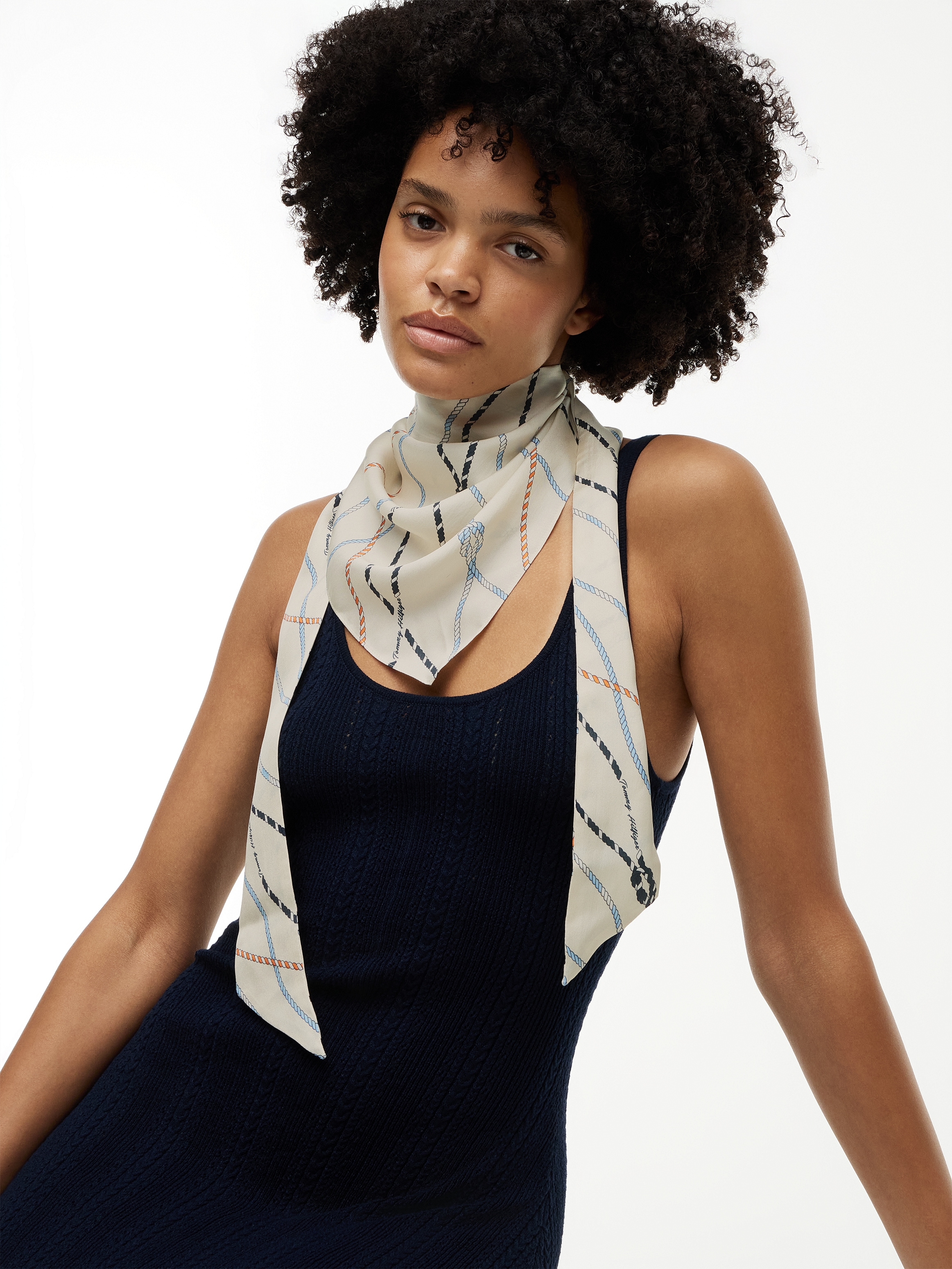 Tommy Hilfiger Foulard de mode »TH NAUTICAL SILK TRIANGLE« aus reiner Seide mit Seil-Print