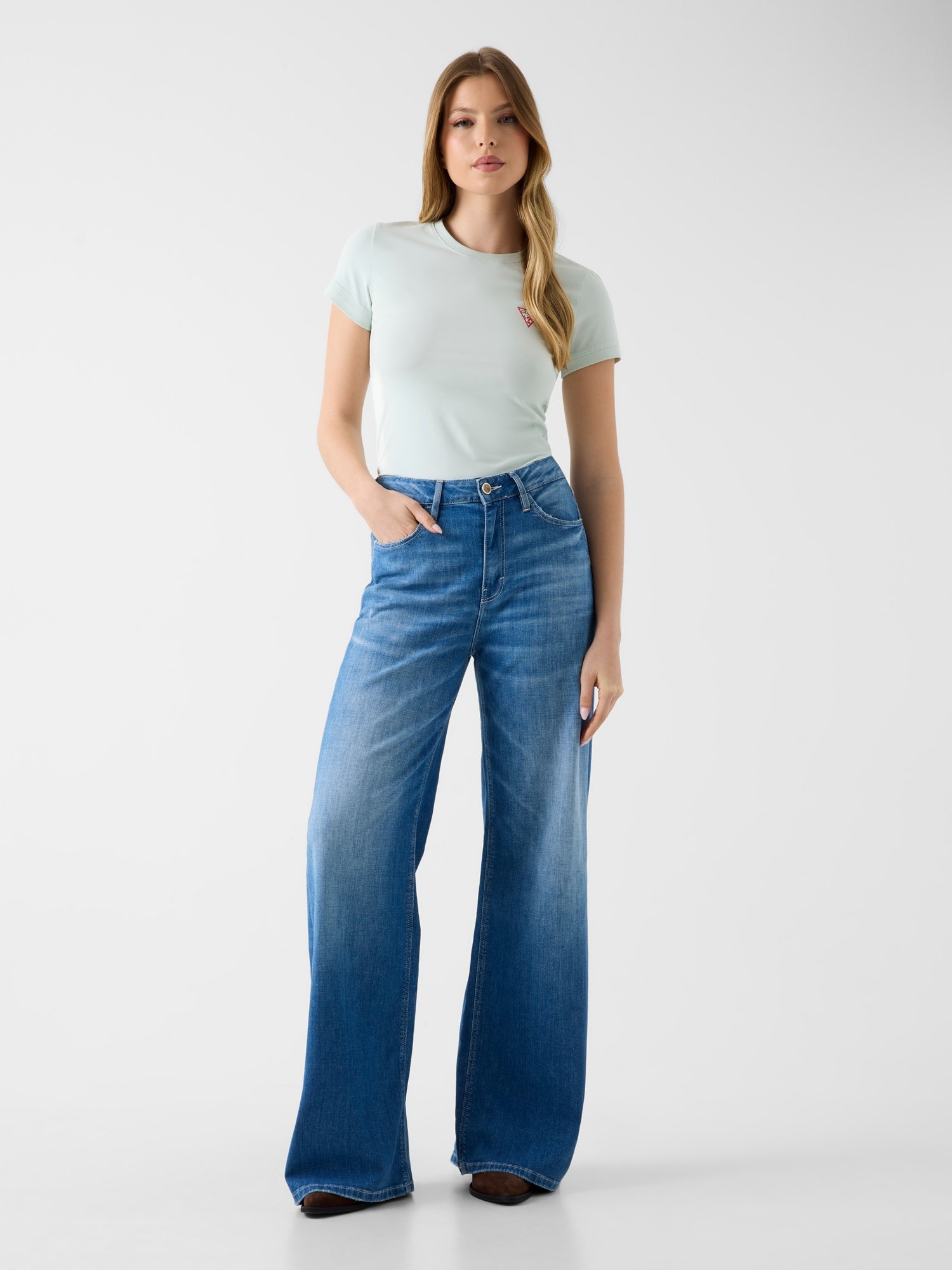 Guess T-Shirt »SS CN MINI TRIANGLE TEE« aus Baumwolljersey mit Stretch, Slim Fit