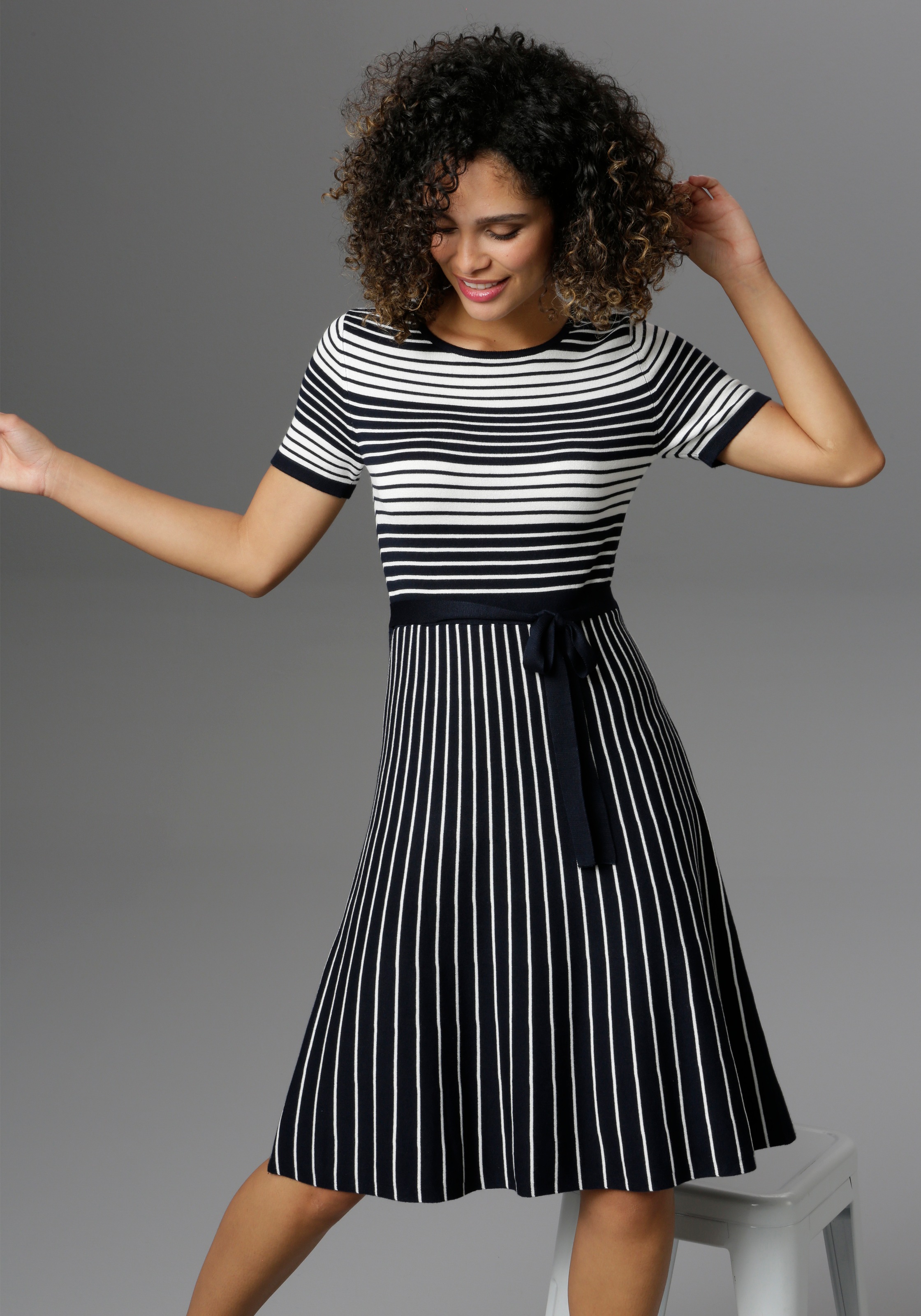 Image of Aniston SELECTED Strickkleid, mit Längs- und Querstreifen bei Ackermann Versand Schweiz