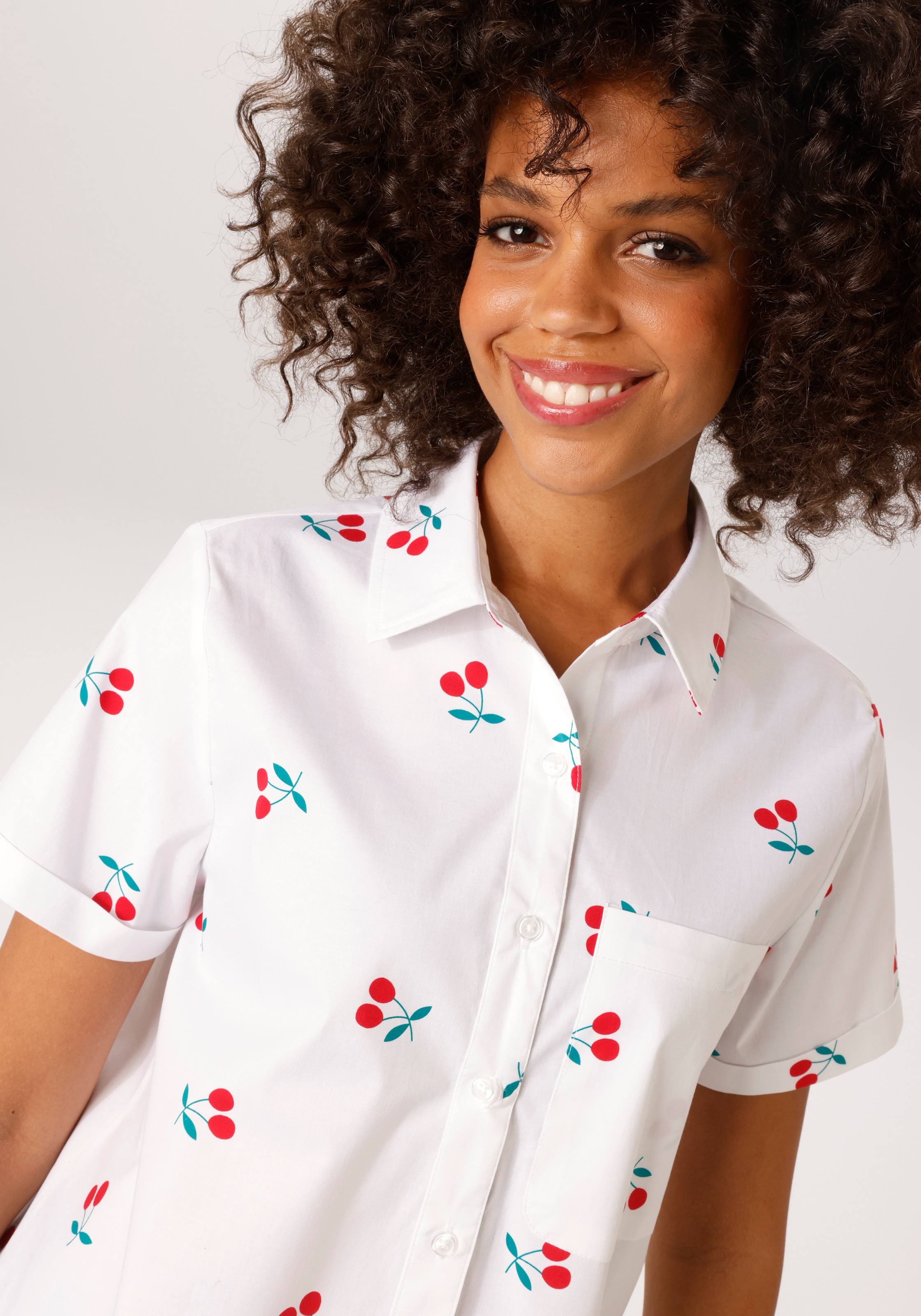 Aniston CASUAL Blouse chemise allover mit grafischen Kirschen bedruckt - NEUE KOLLEKTION