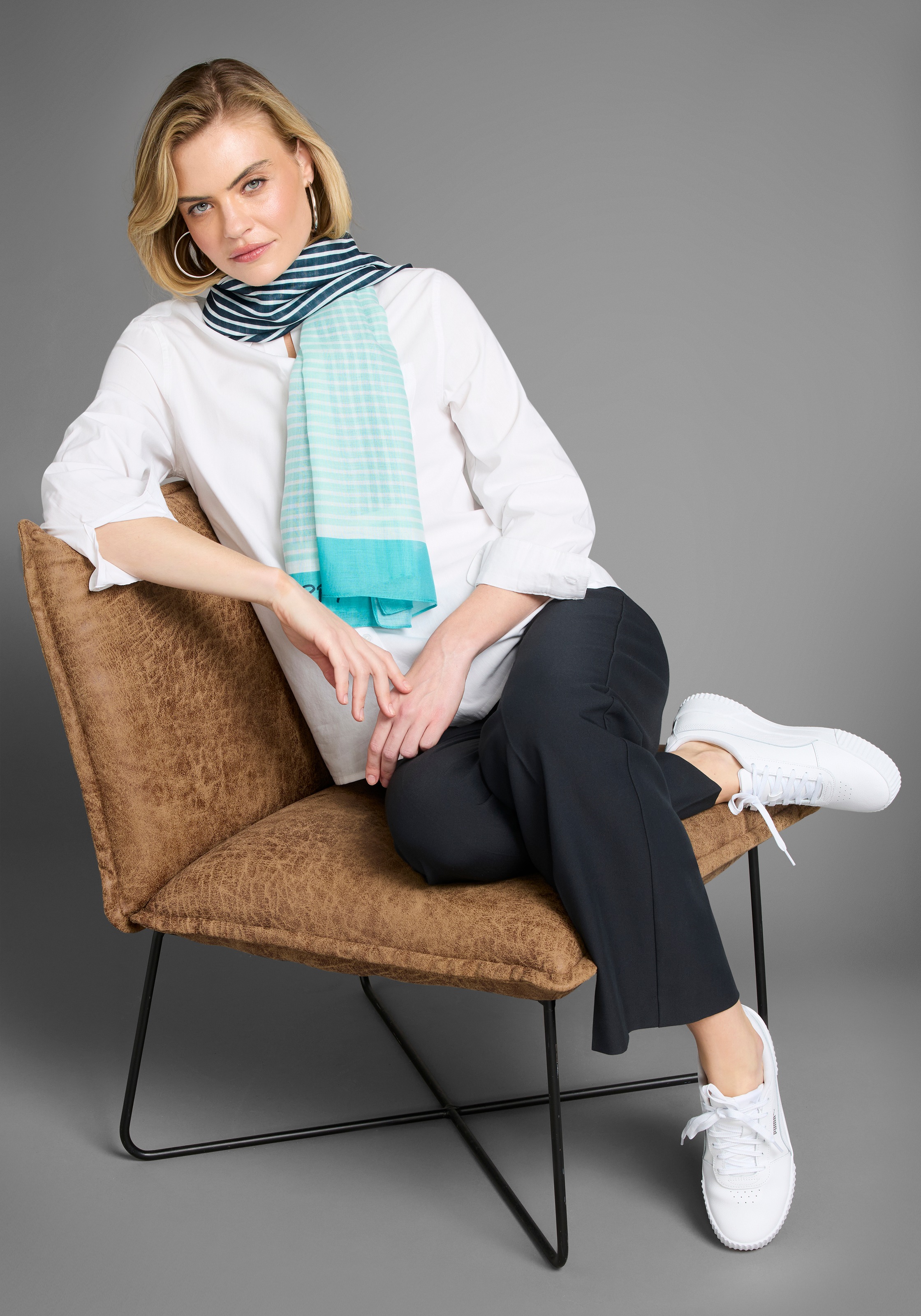Laura Scott Modetuch, im trendigen Streifen- & Schriftdesign - NEW