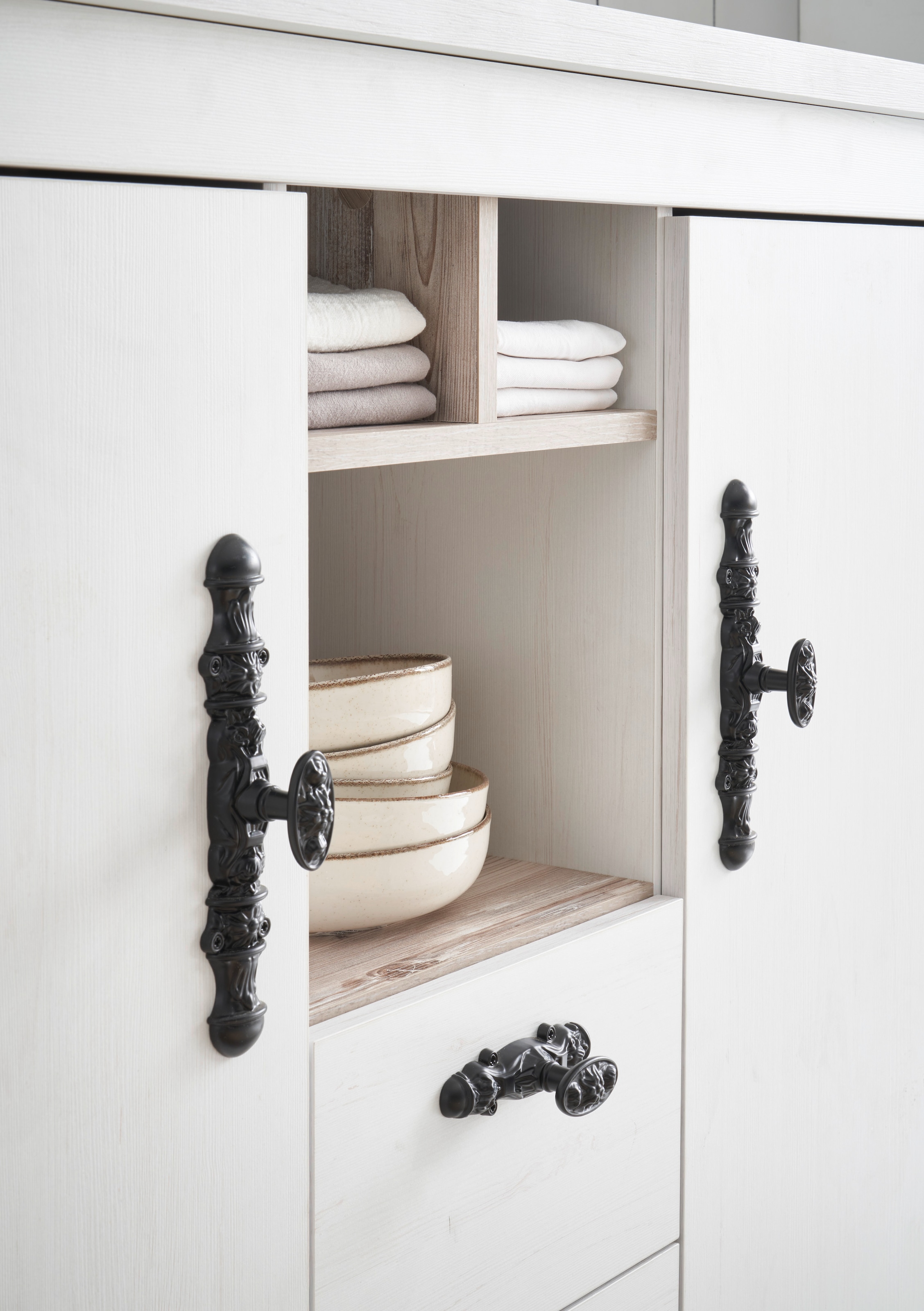 Home affaire Spülenschrank »Florenz, Küchenunterschrank in Pinie Weiss, Unterschrank«, mit verschnörkeltem Metallgriff, im Landhausstil, Arbeitshöhe 92 cm