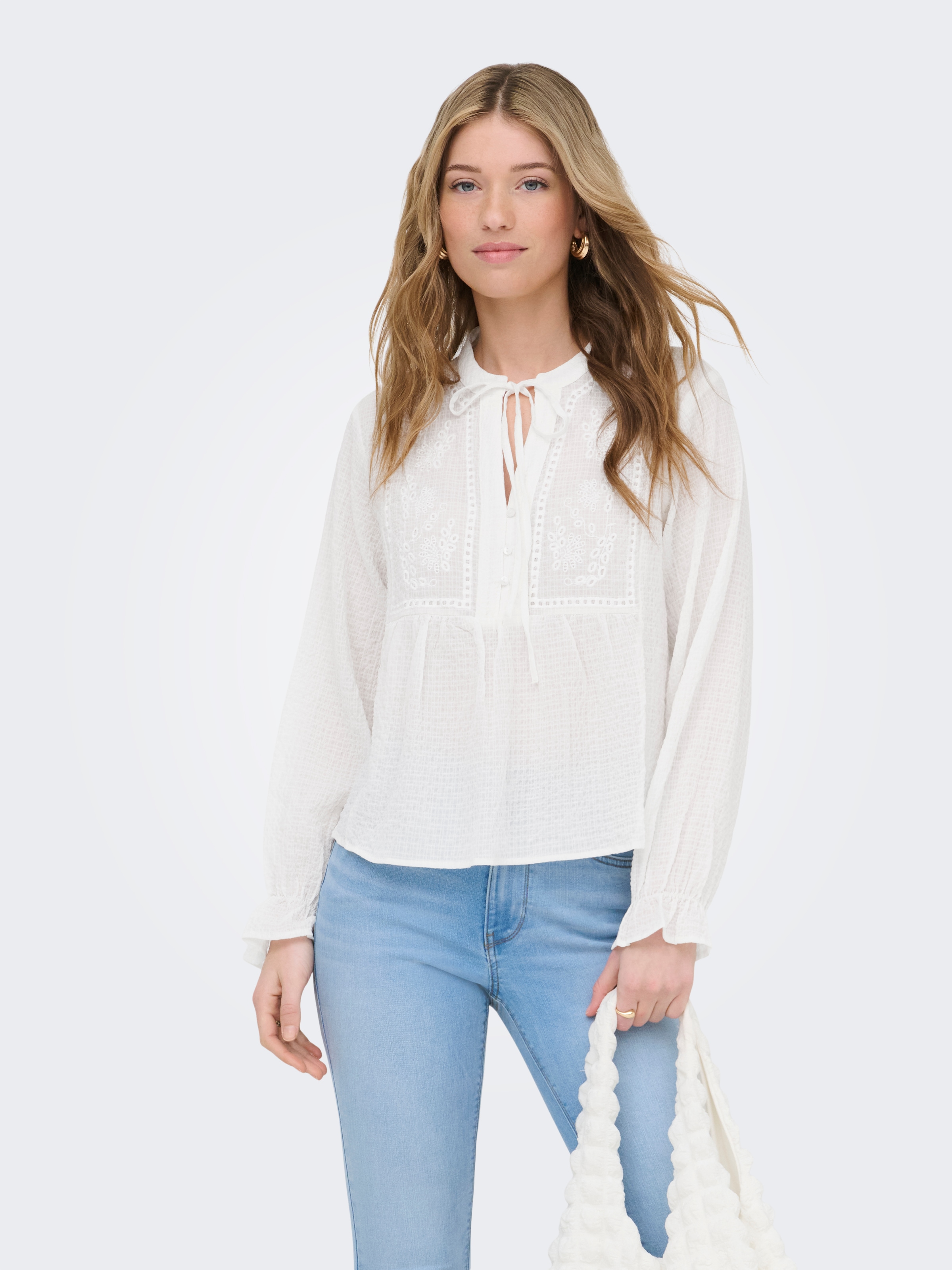 ONLY Langarmbluse »ONLVICKY LIFE L/S EMB TOP WVN NOOS«