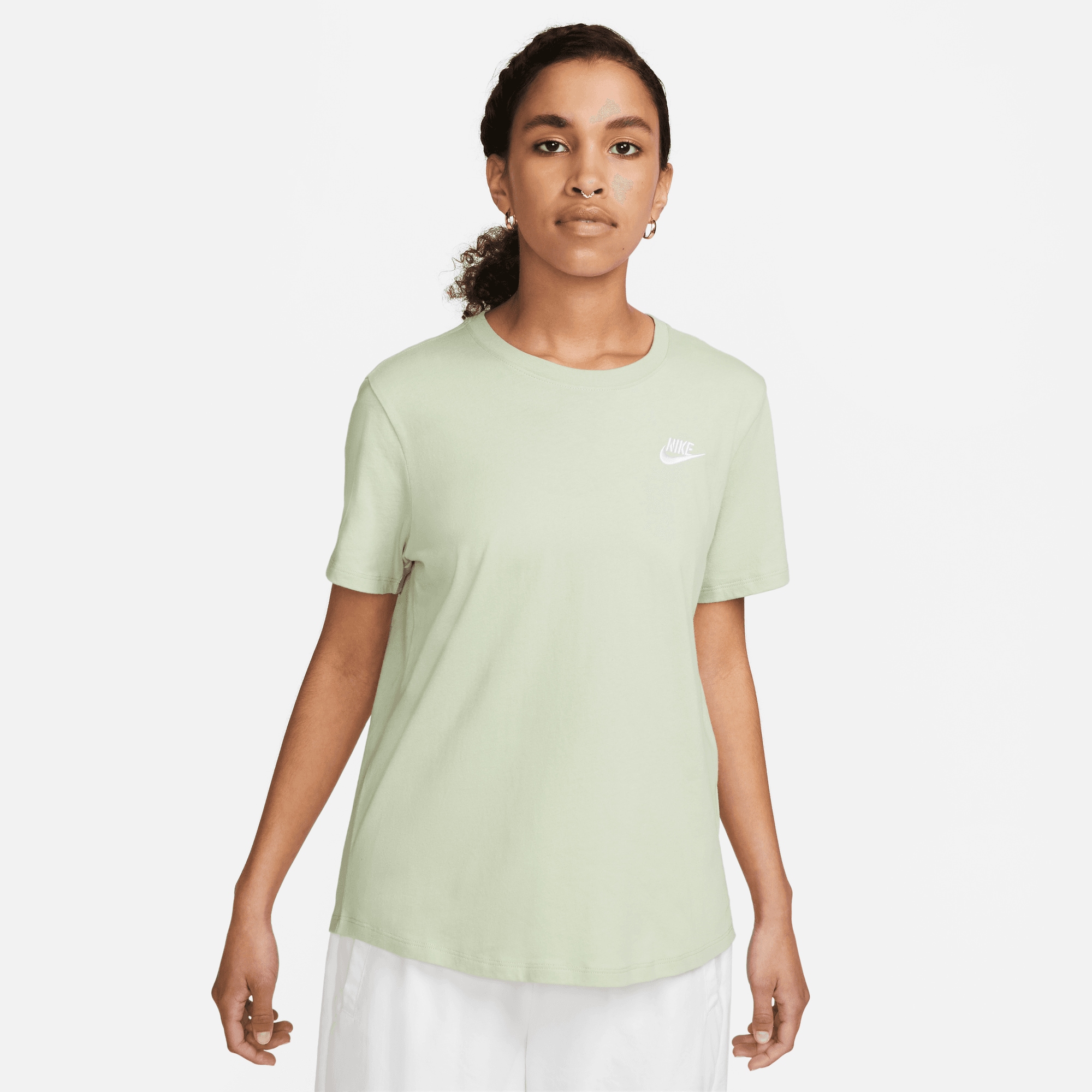 ♕ Nike Sportswear T-Shirt »CLUB ESSENTIALS WOMEN\'S T-SHIRT«  versandkostenfrei kaufen
