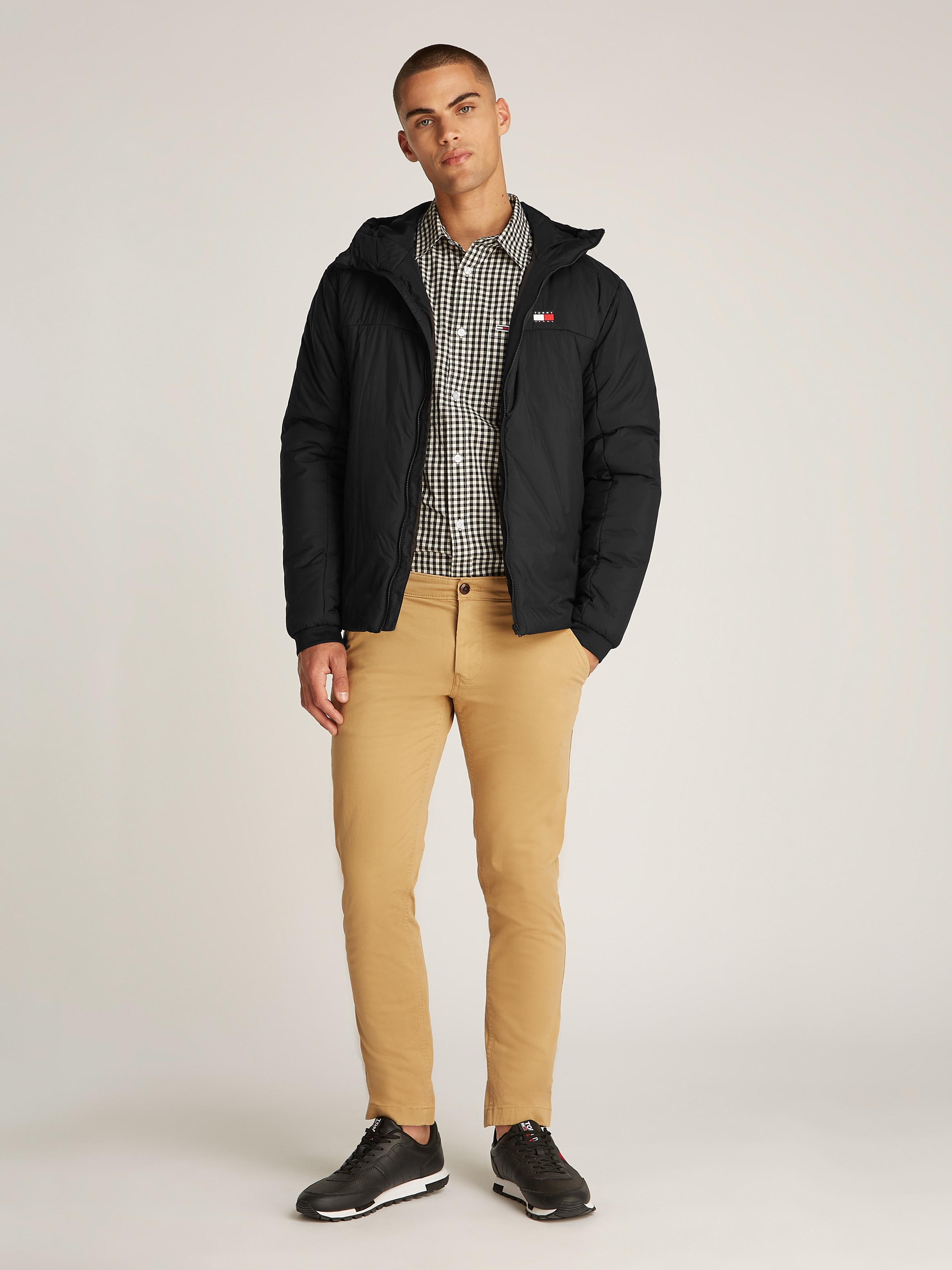 Tommy Jeans Plus Allwetterjacke »TJM LT POLY JACKET EXT«, mit Kapuze, in Grossen Grössen, Logostickerei, Eingriffstaschen