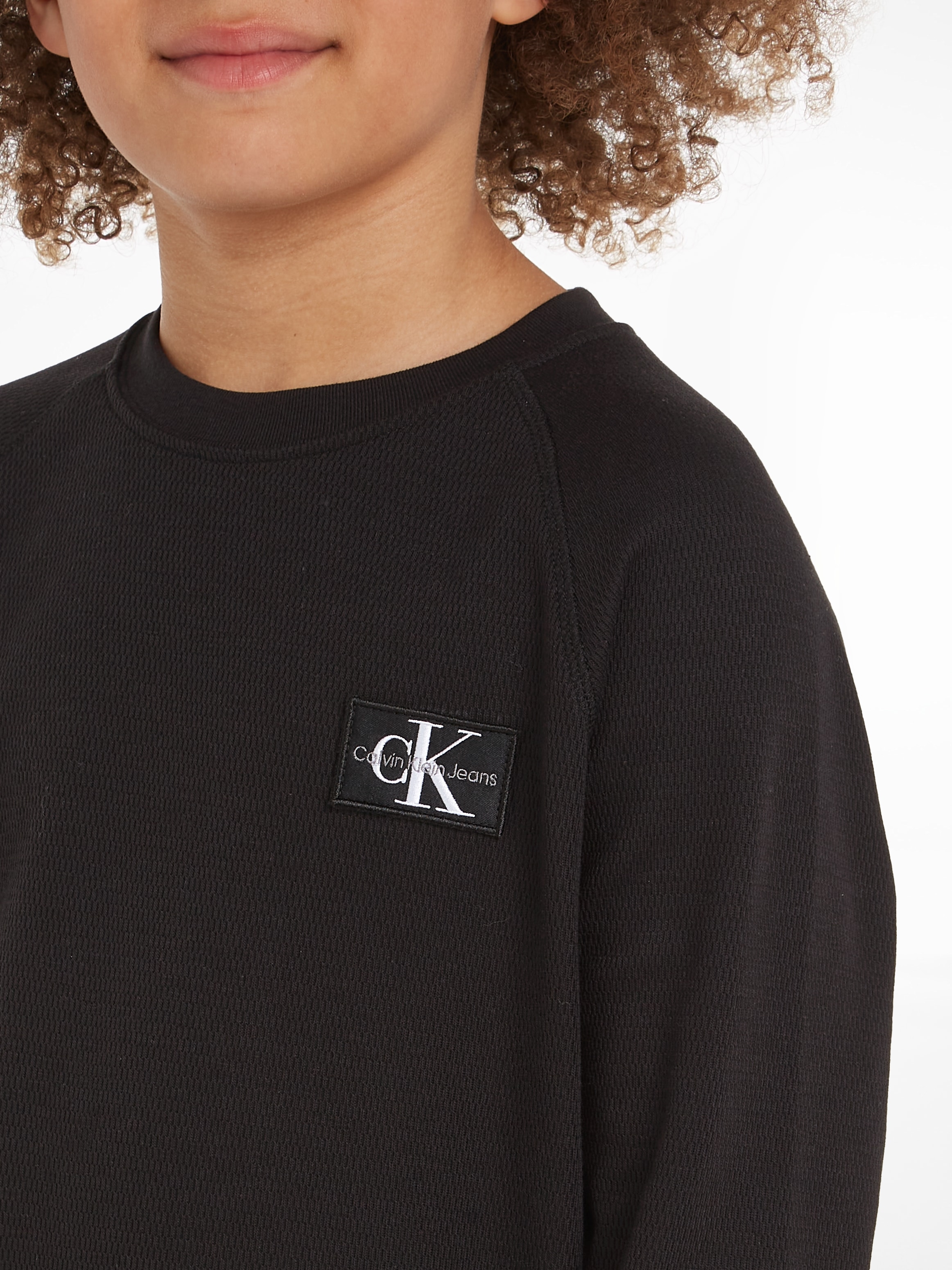 Jetzt Calvin Klein BADGE bestellen Langarmshirt Logopatch Jeans T-SHIRT«, WAFFLE LS »MODERN mit