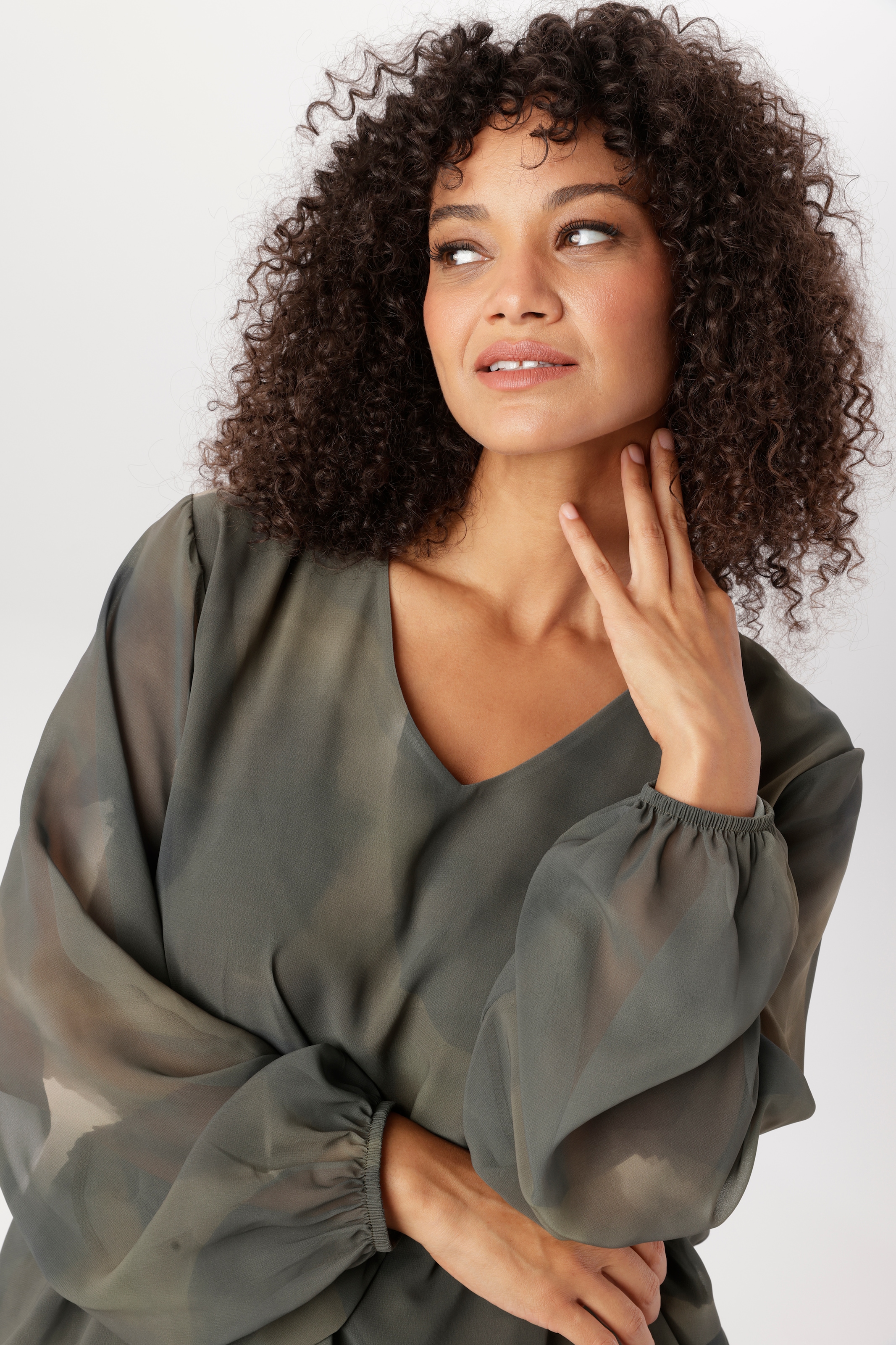 Aniston PLUS Blouse à enfiler en motif camouflage - NOUVELLE COLLECTION