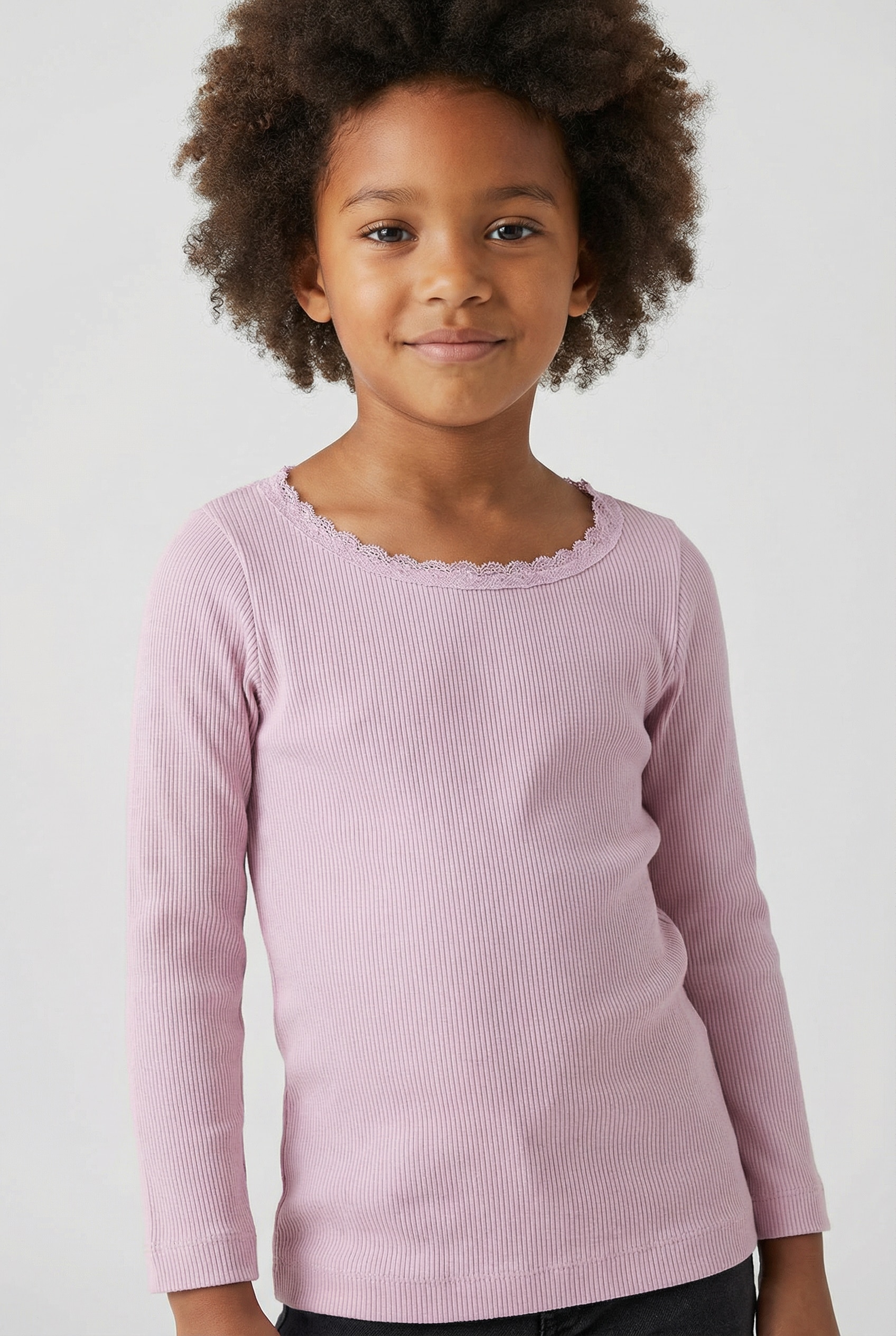 Name It T-shirt à manches longues »NMFKAB LS TOP NOOS« en côtes fines avec jolie bordure en dentelle au col