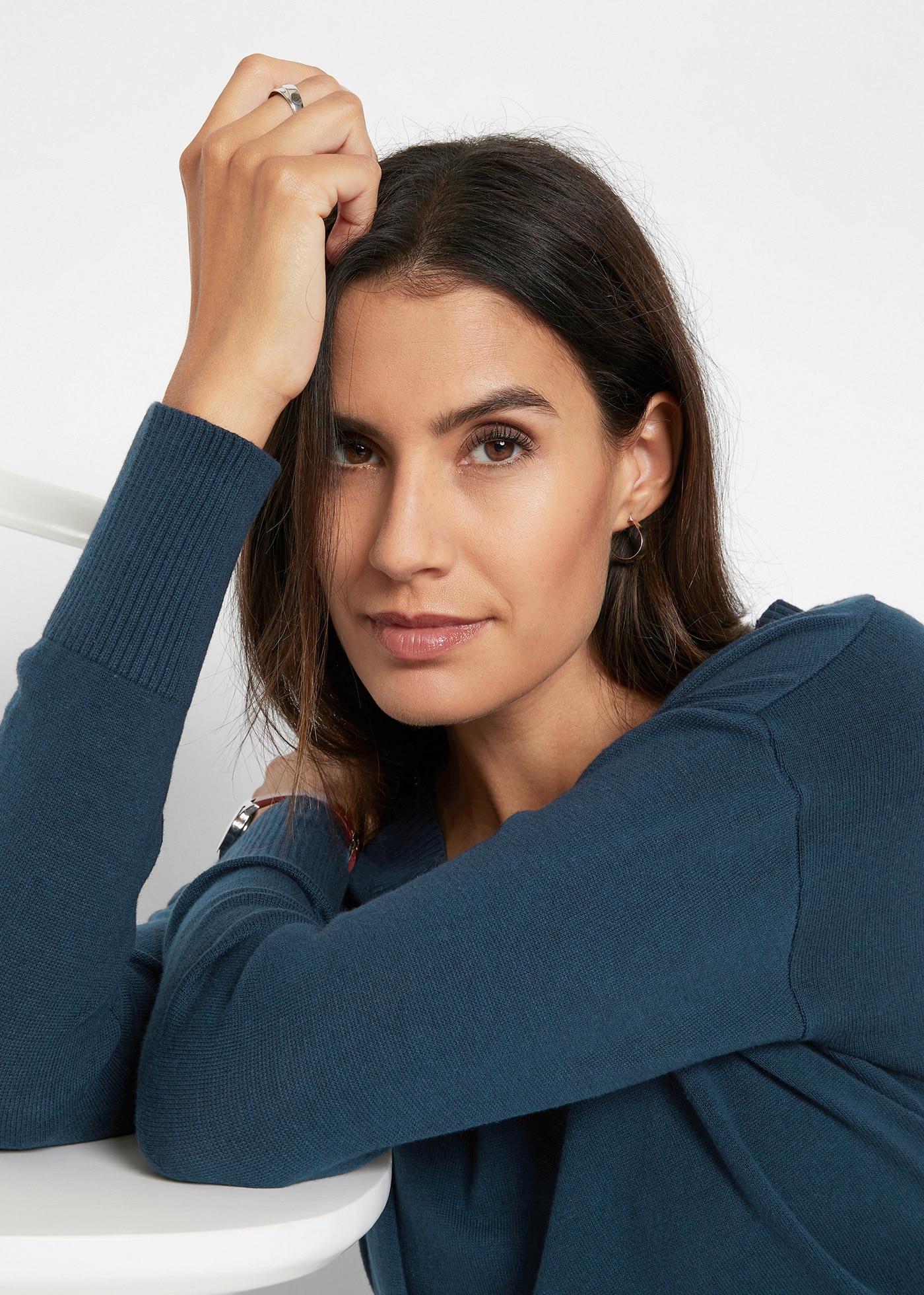 bonprix Pull long »Long-Pullover« mélange coton fin tricoté, col en V, fentes latérales